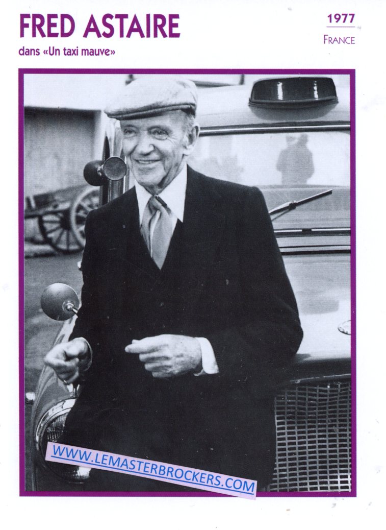 FICHE FRED ASTAIRE 1977 DANS UN TAXI MAUVE