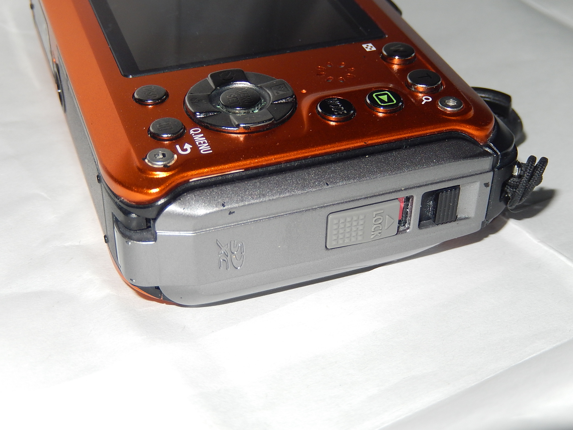 PANASONIC LUMIX DMC FT3 12.1Mp ORANGE AVEC CHARGEUR BATTERY DE-A60