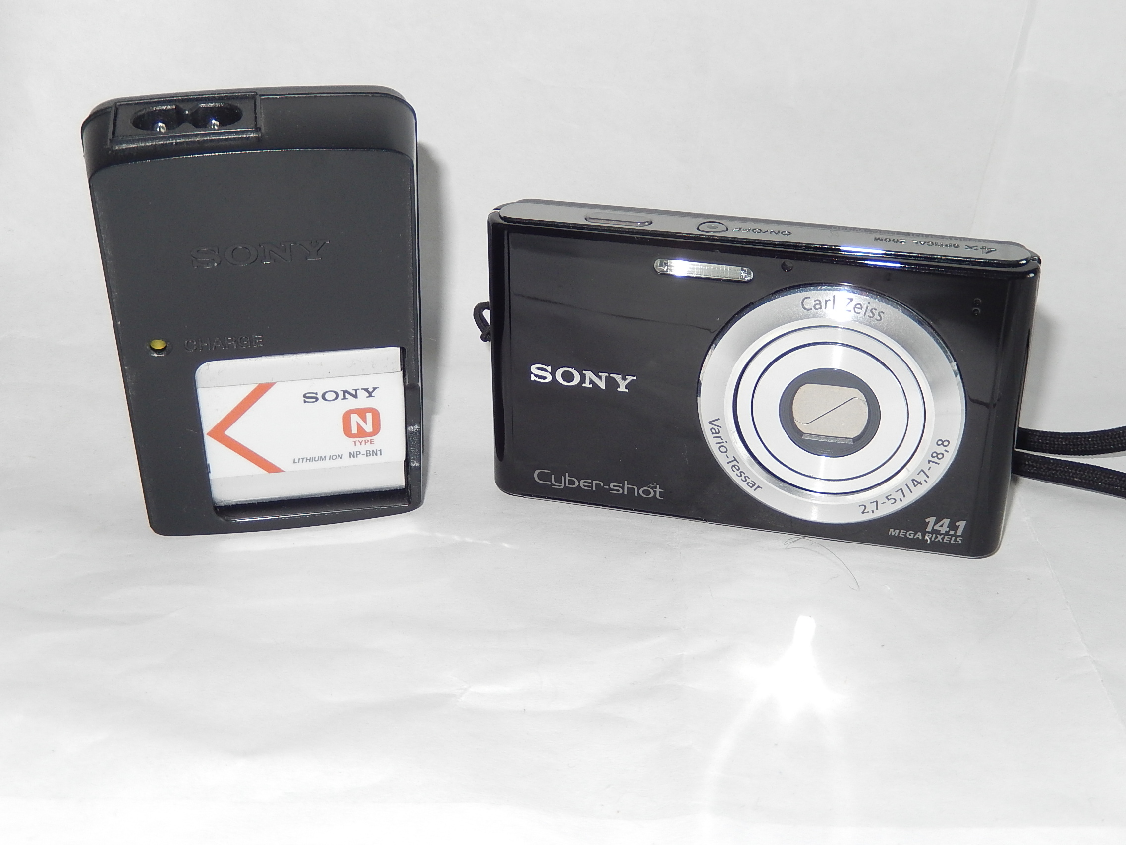 SONY DSC-W330 CYBERSHOT 14.1MP 4X ZOOM