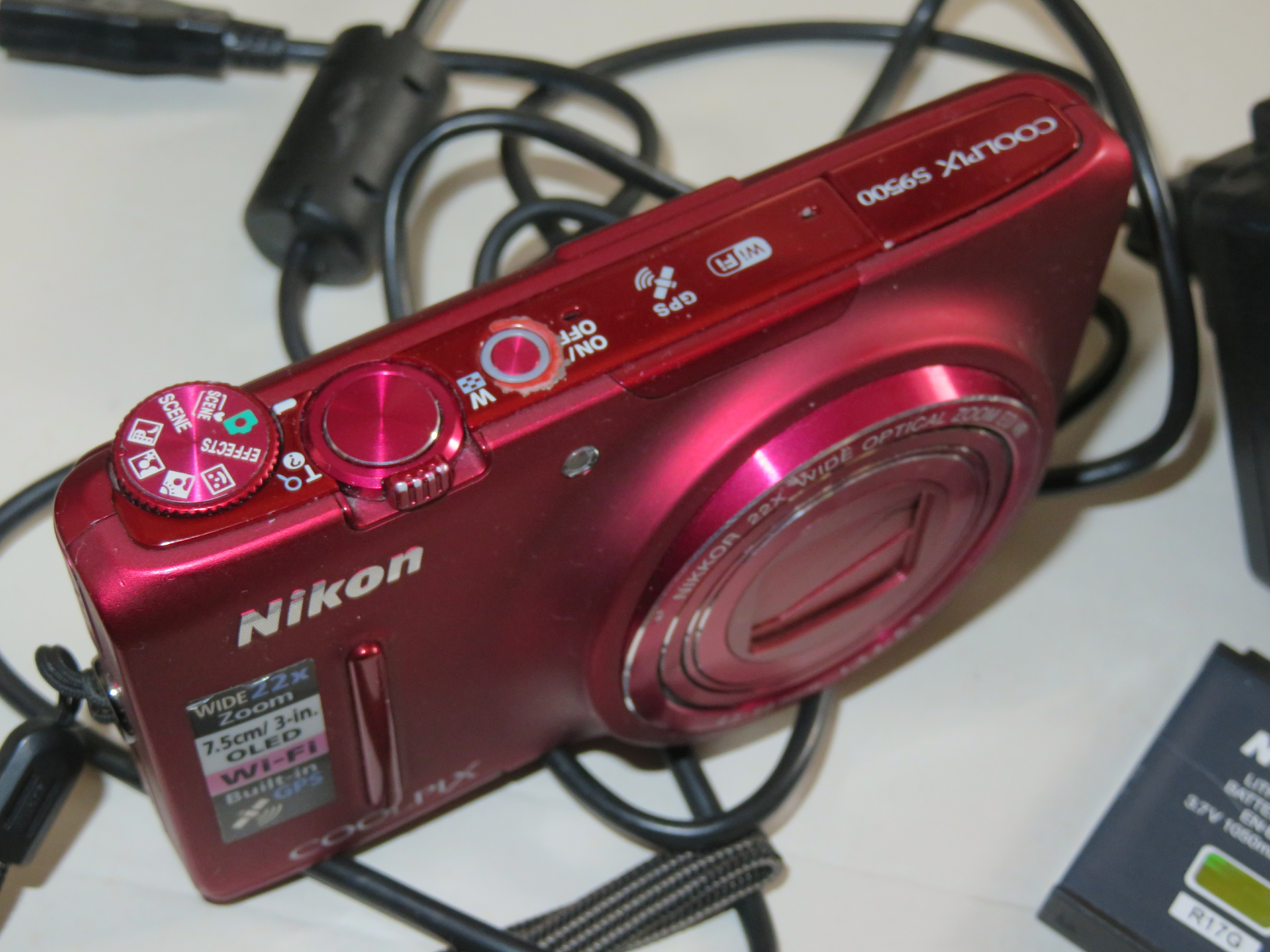 NIKON COOLPIX S9500 18.1MP ZOOM 22X ROUGE