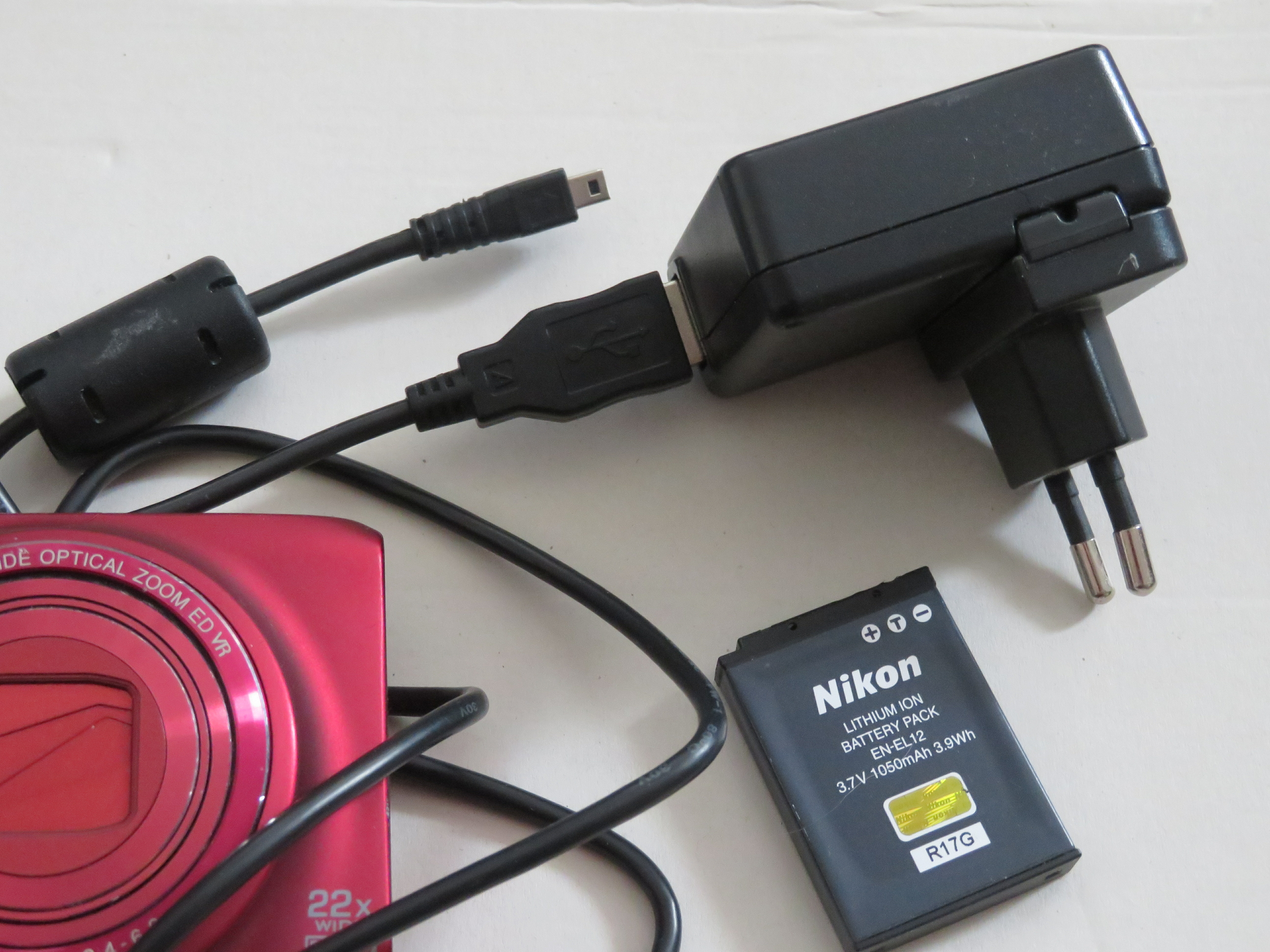 NIKON COOLPIX S9500 18.1MP ZOOM 22X ROUGE
