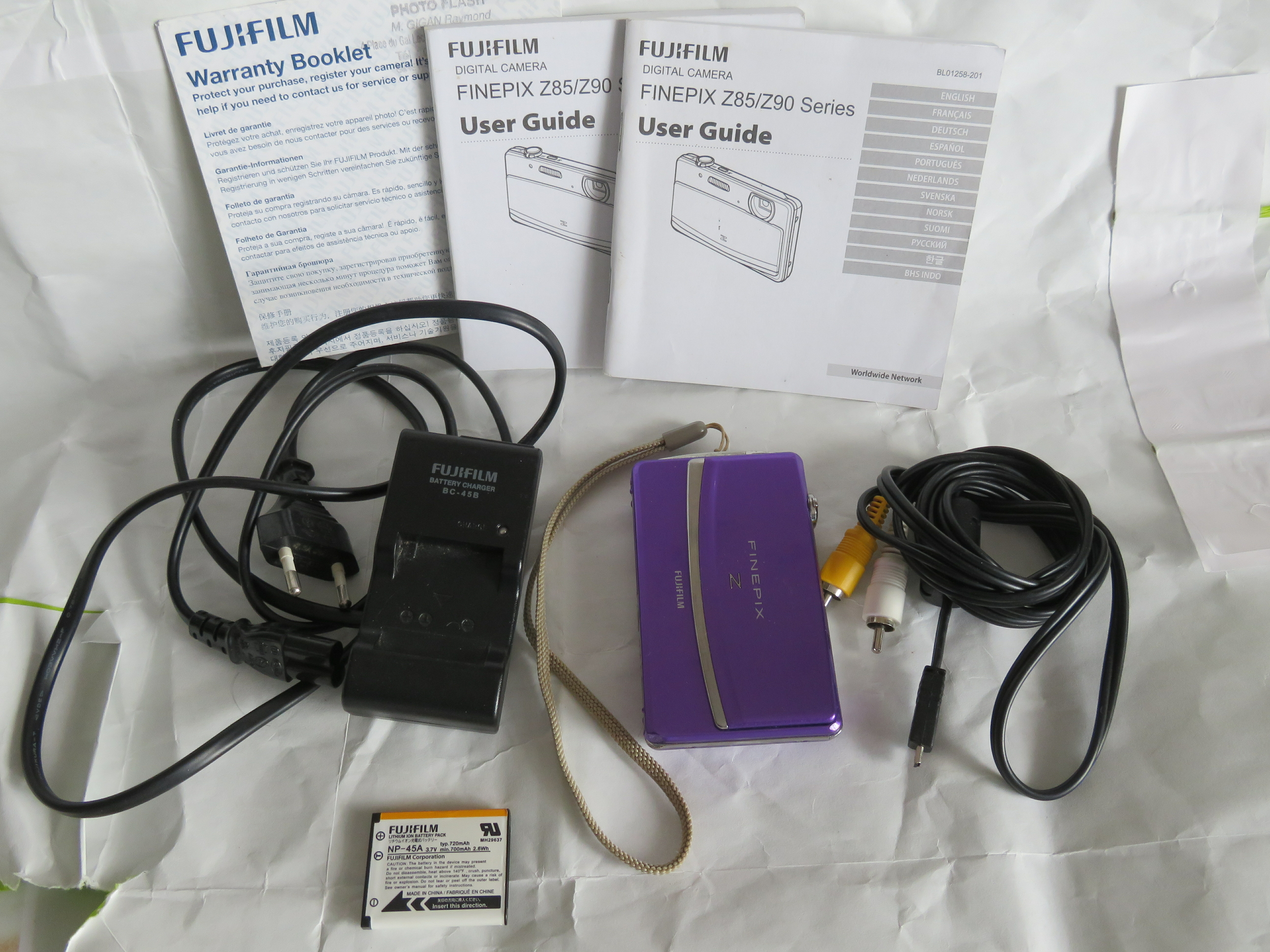 FUJIFILM FINEPIX Z 90 Z90 VIOLET 14MP ZOOM 5X HD MOVIE DIGITAL CAMERA Y2K