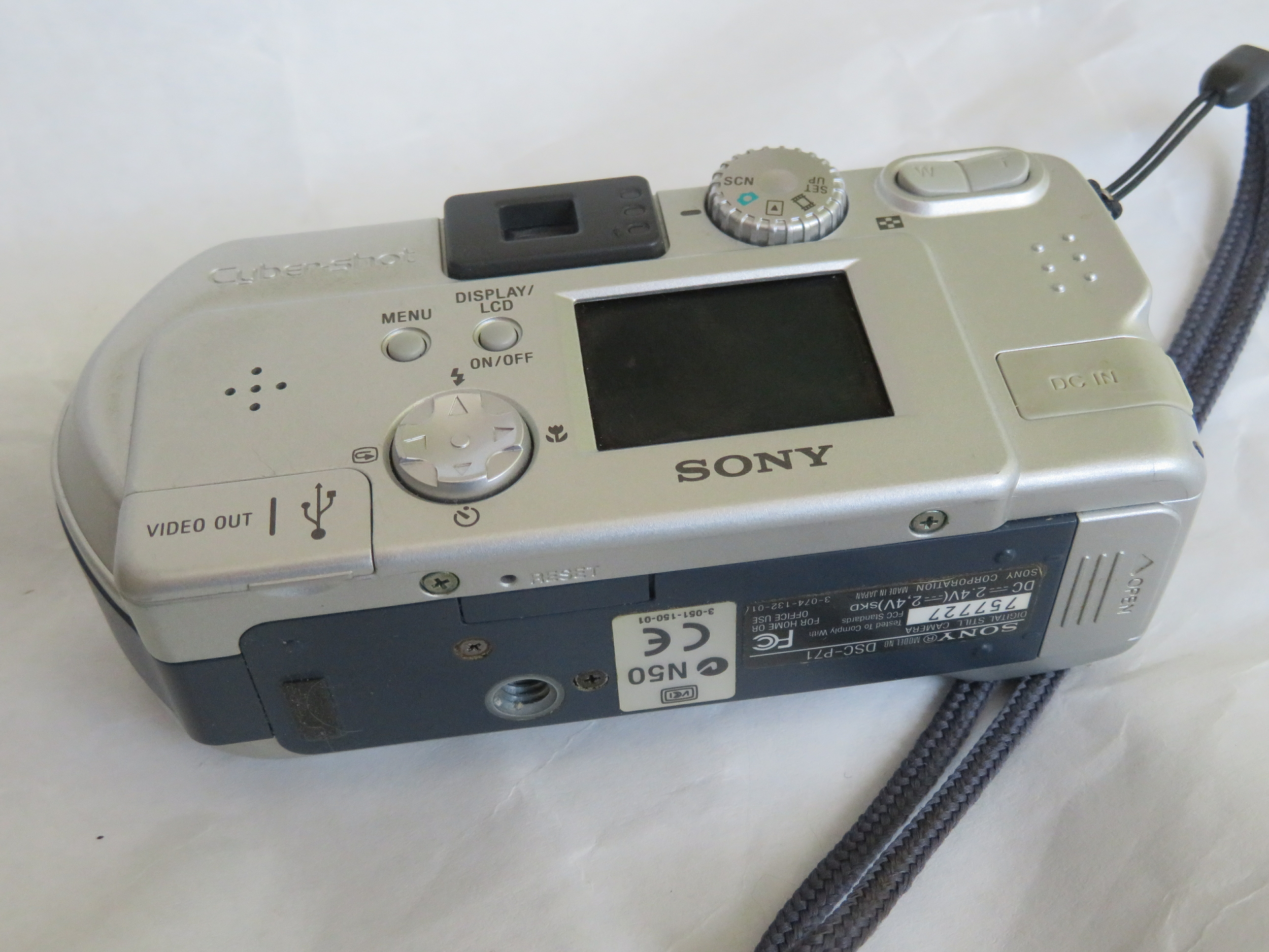 APPAREIL PHOTO SONY DSC-P71 3.2MP DIGITAL CAMERA VINTAGE