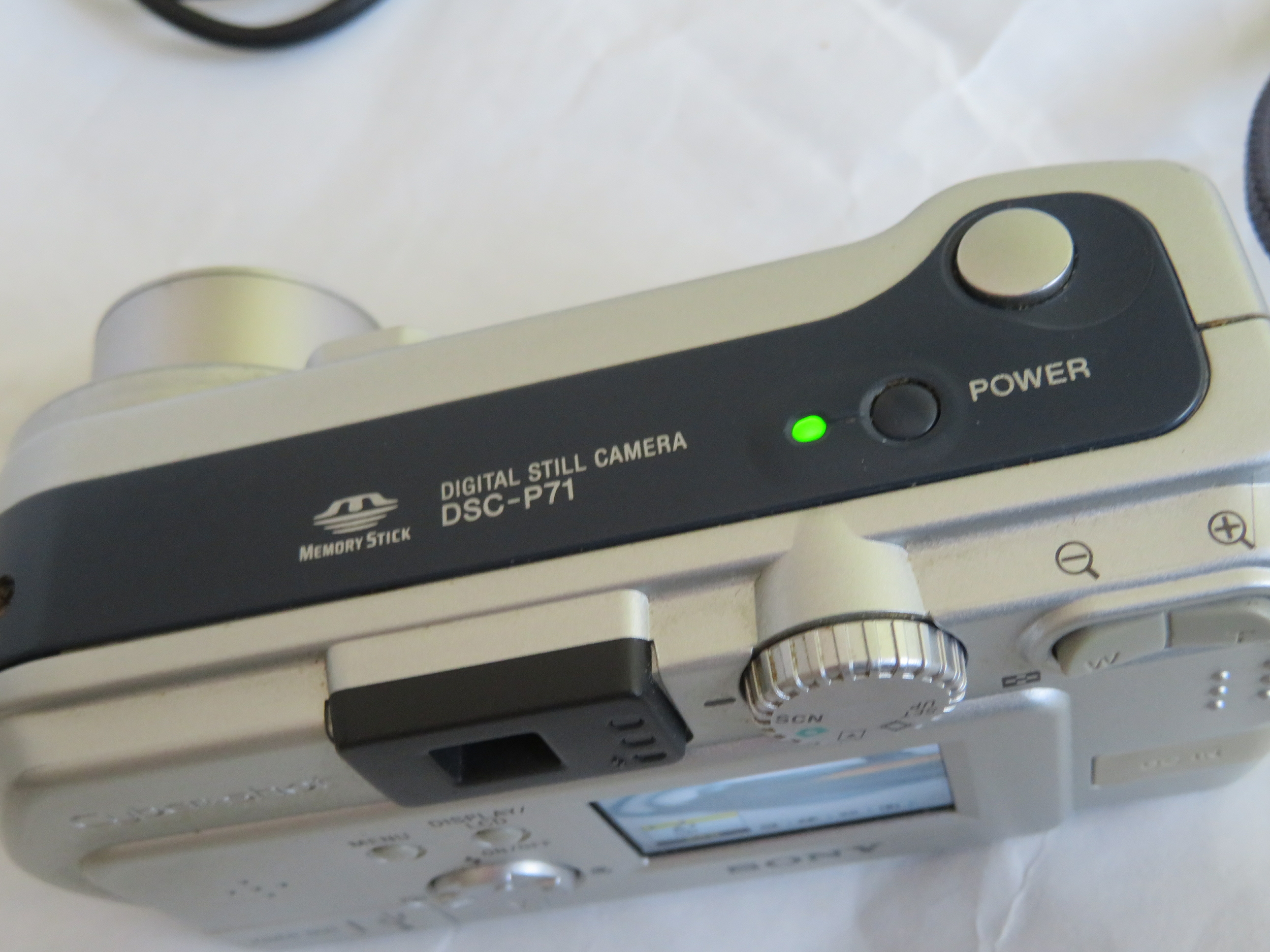 APPAREIL PHOTO SONY DSC-P71 3.2MP DIGITAL CAMERA VINTAGE