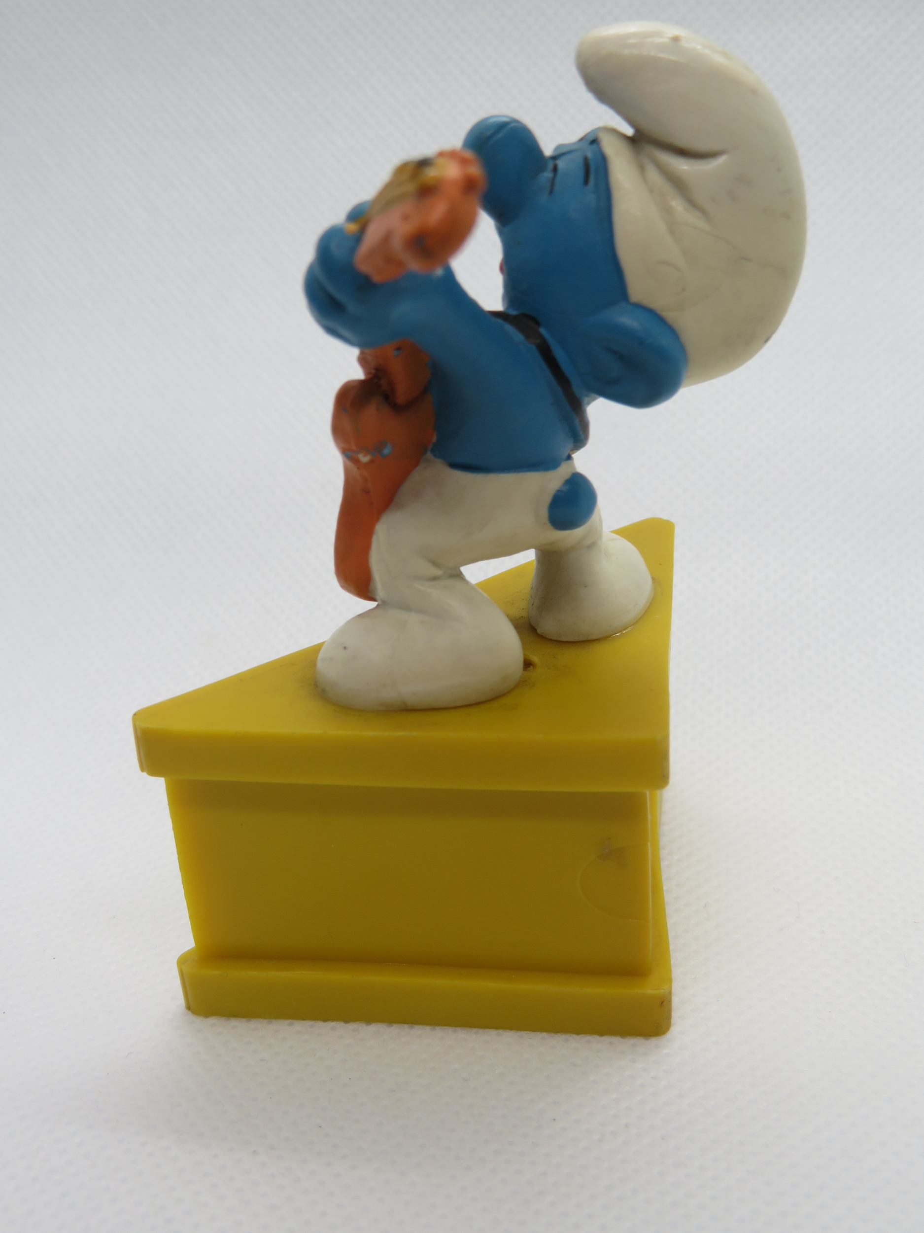 FIGURINE SCHTROUMPF BASSISTE GUITARE JOYEUX ANNIVERSAIRE 1980