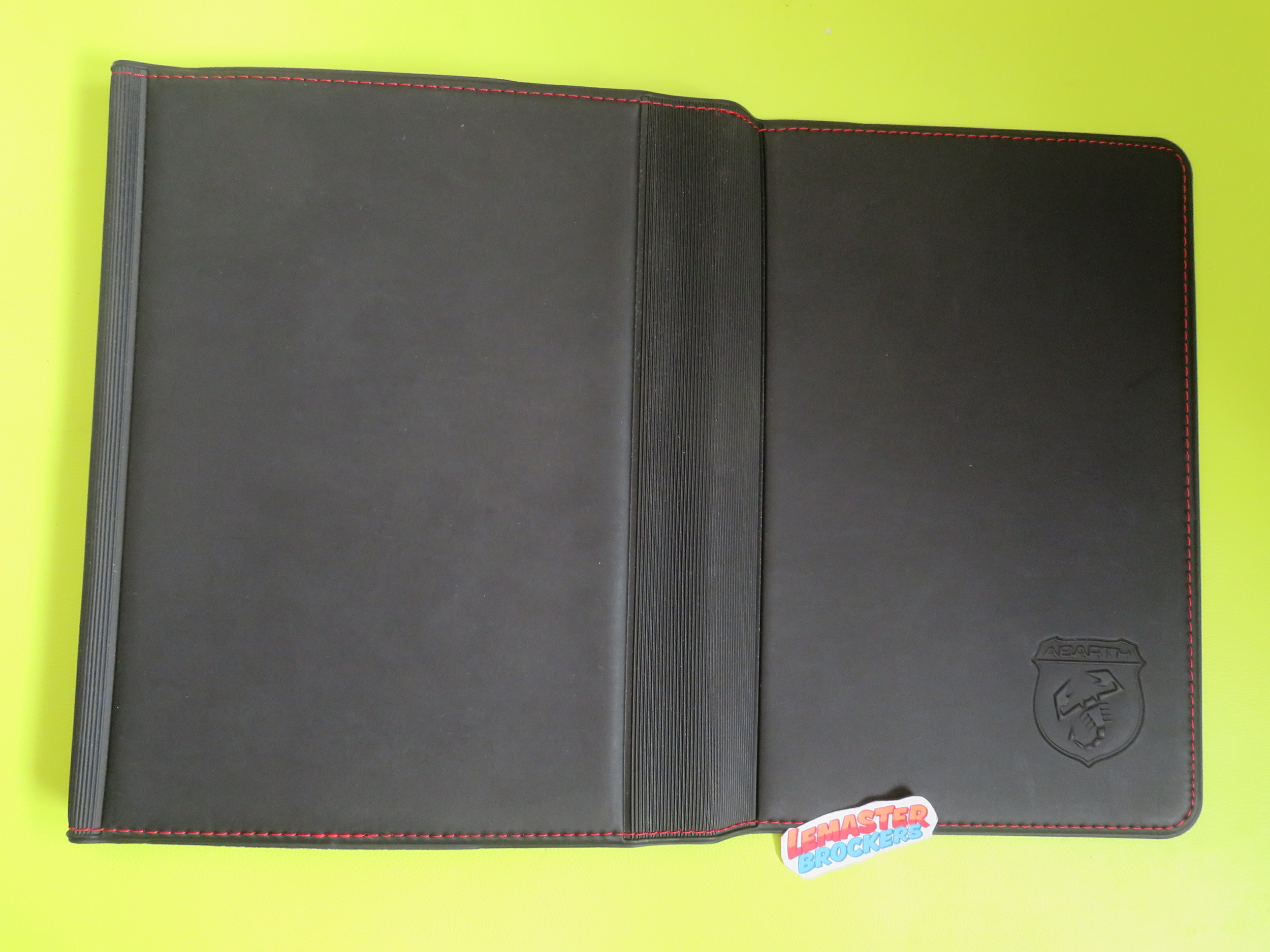 POCHETTE CUIR POUR NOTICE ET MANUEL ABARTH