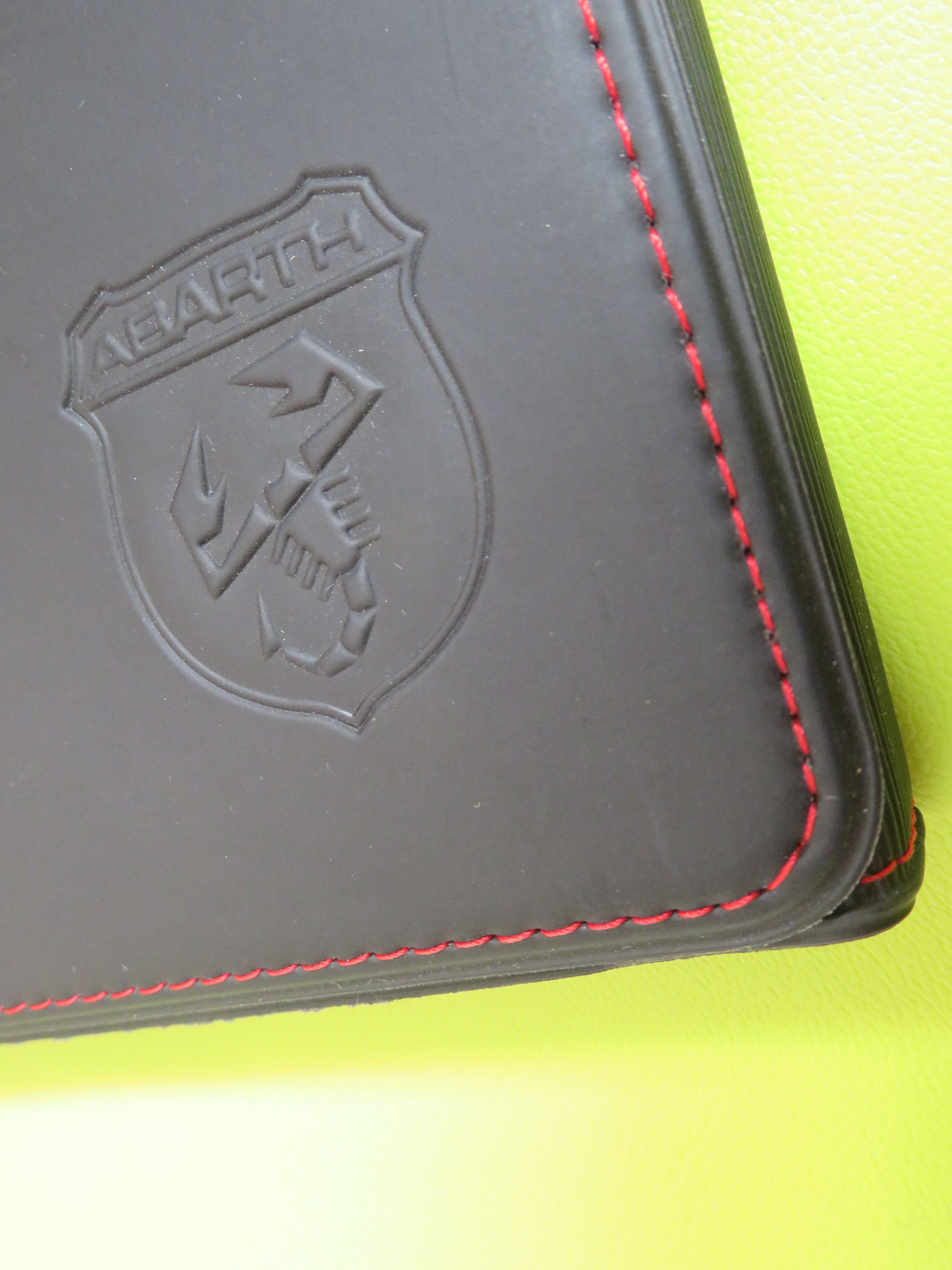POCHETTE CUIR POUR NOTICE ET MANUEL ABARTH