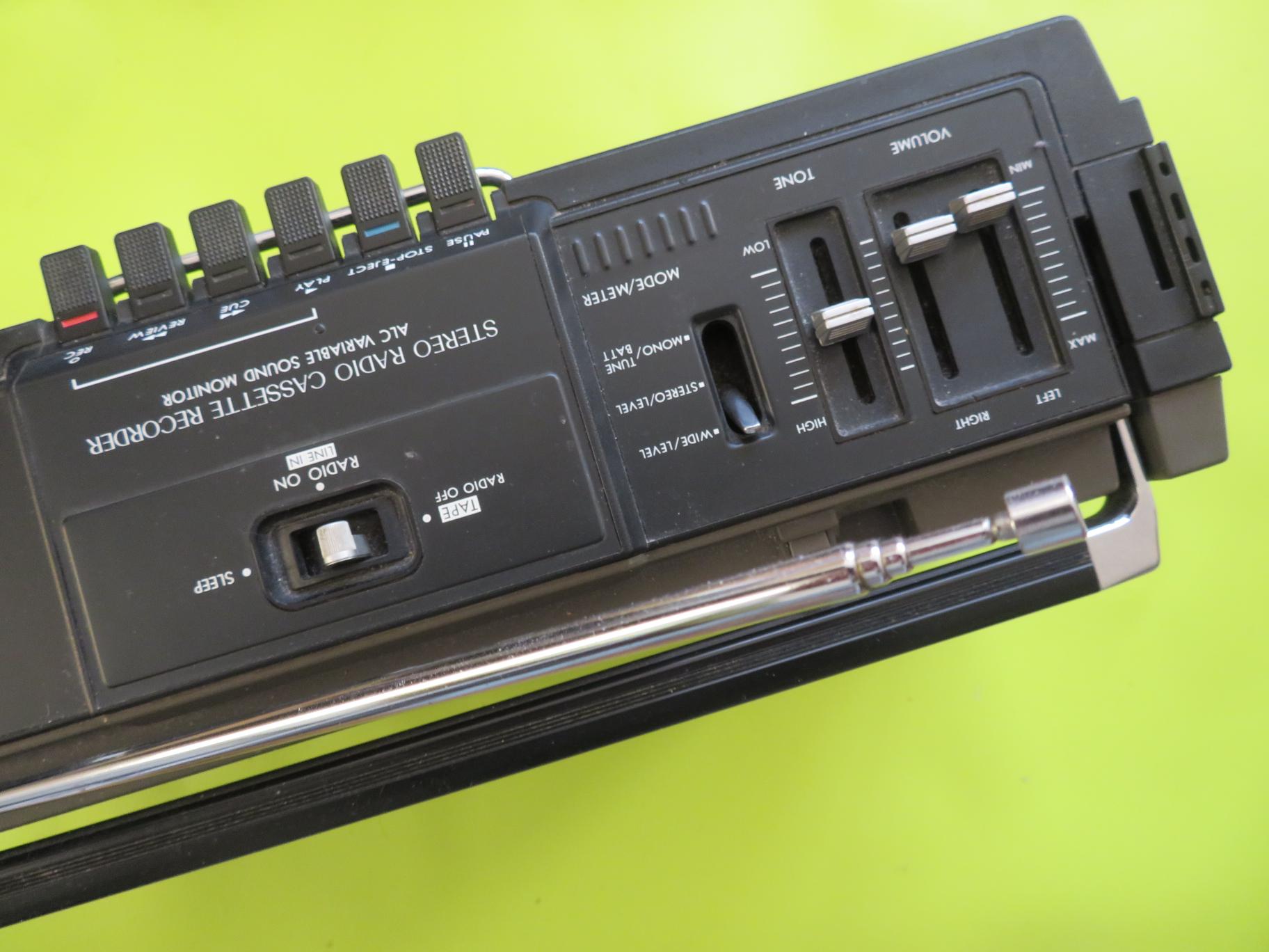 radio-cassette-vintage-jvc