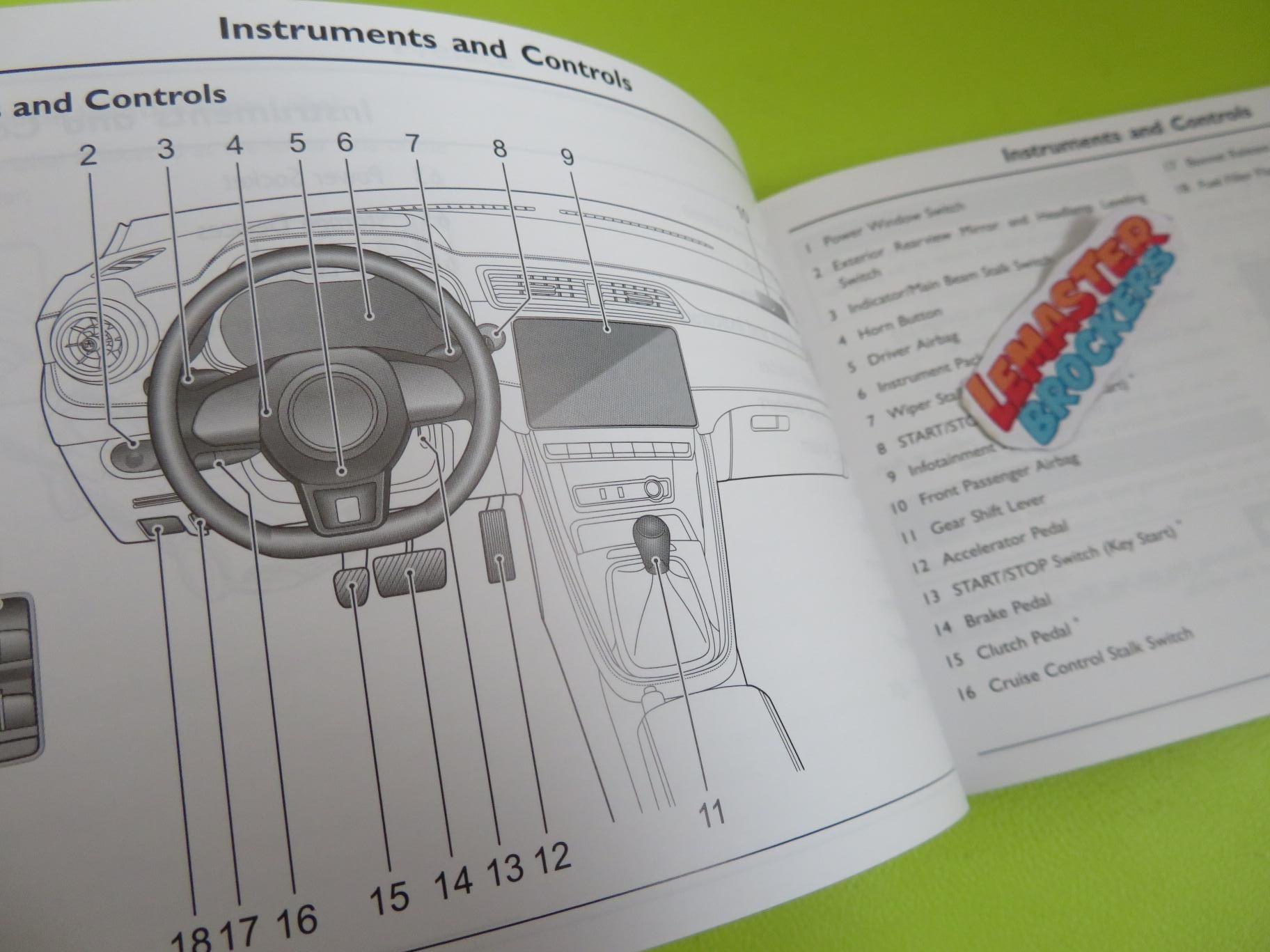 OWNER MANUAL MG ZS   SERVICE PORTFOLIO (ANGLAIS)