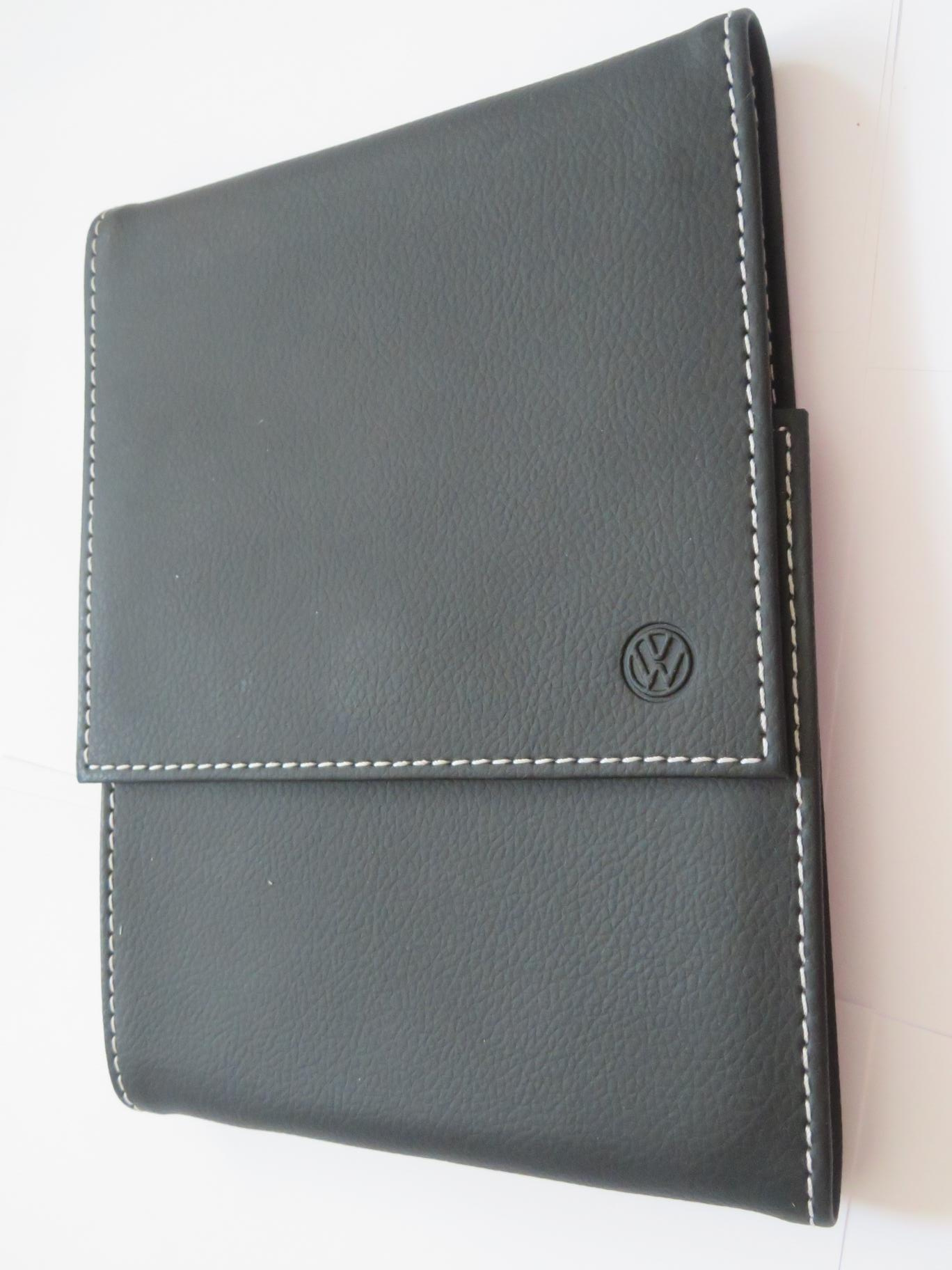 pochette-volkswagen-originale-manuel-notice-aspect-cuir-17x22-compatible-15x21