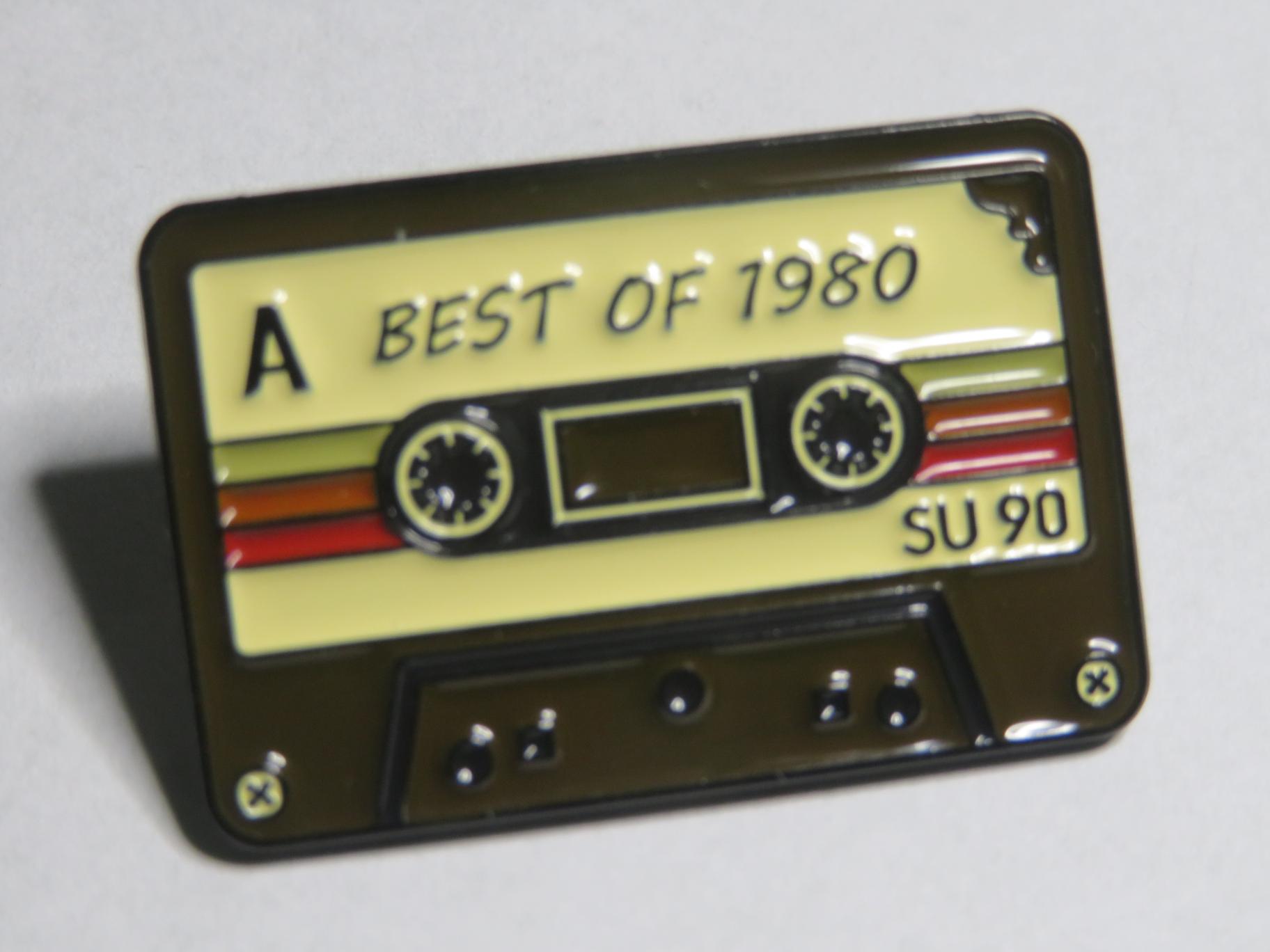 PINS CASSETTE AUDIO K7 BEST OF 1980 – RETRO VINTAGE ANNÉES 80