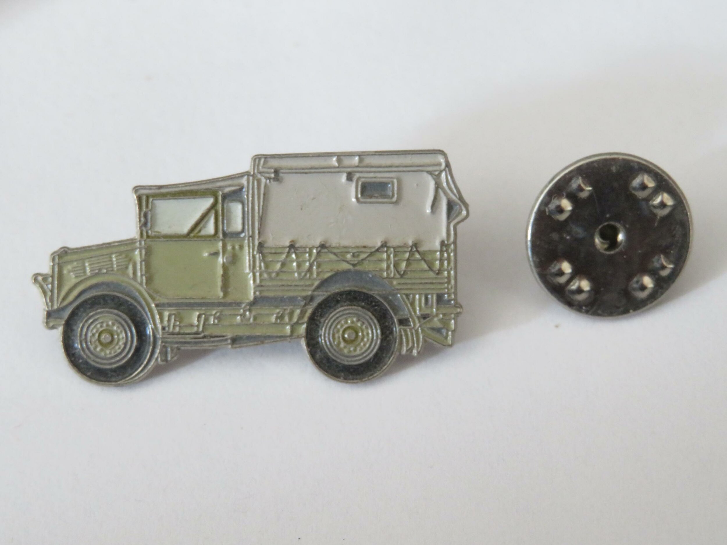 pins-bedford-mw-15-cwt-editions-atlas-marquage-dos