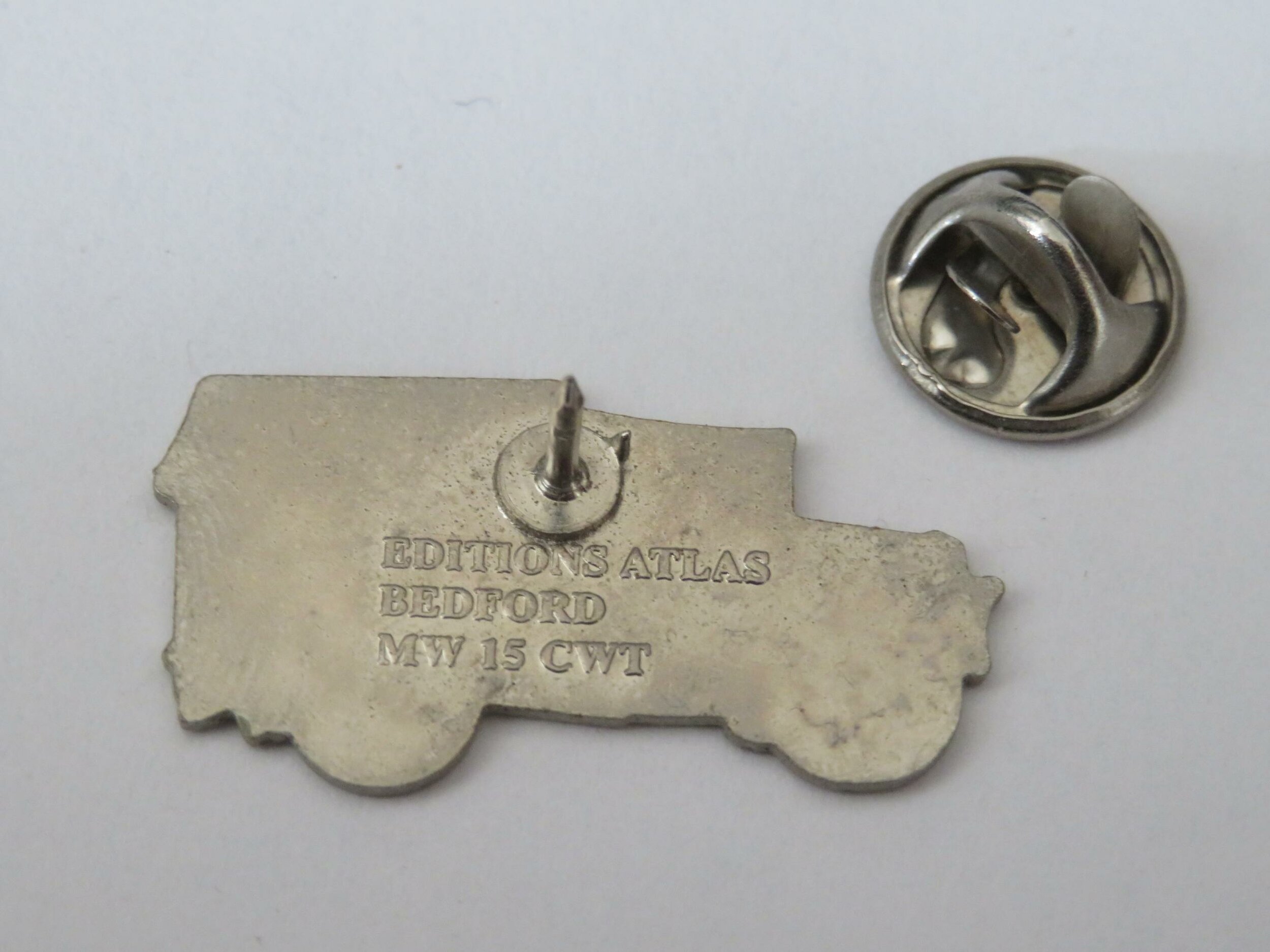 pins-bedford-mw-15-cwt-editions-atlas-marquage-dos