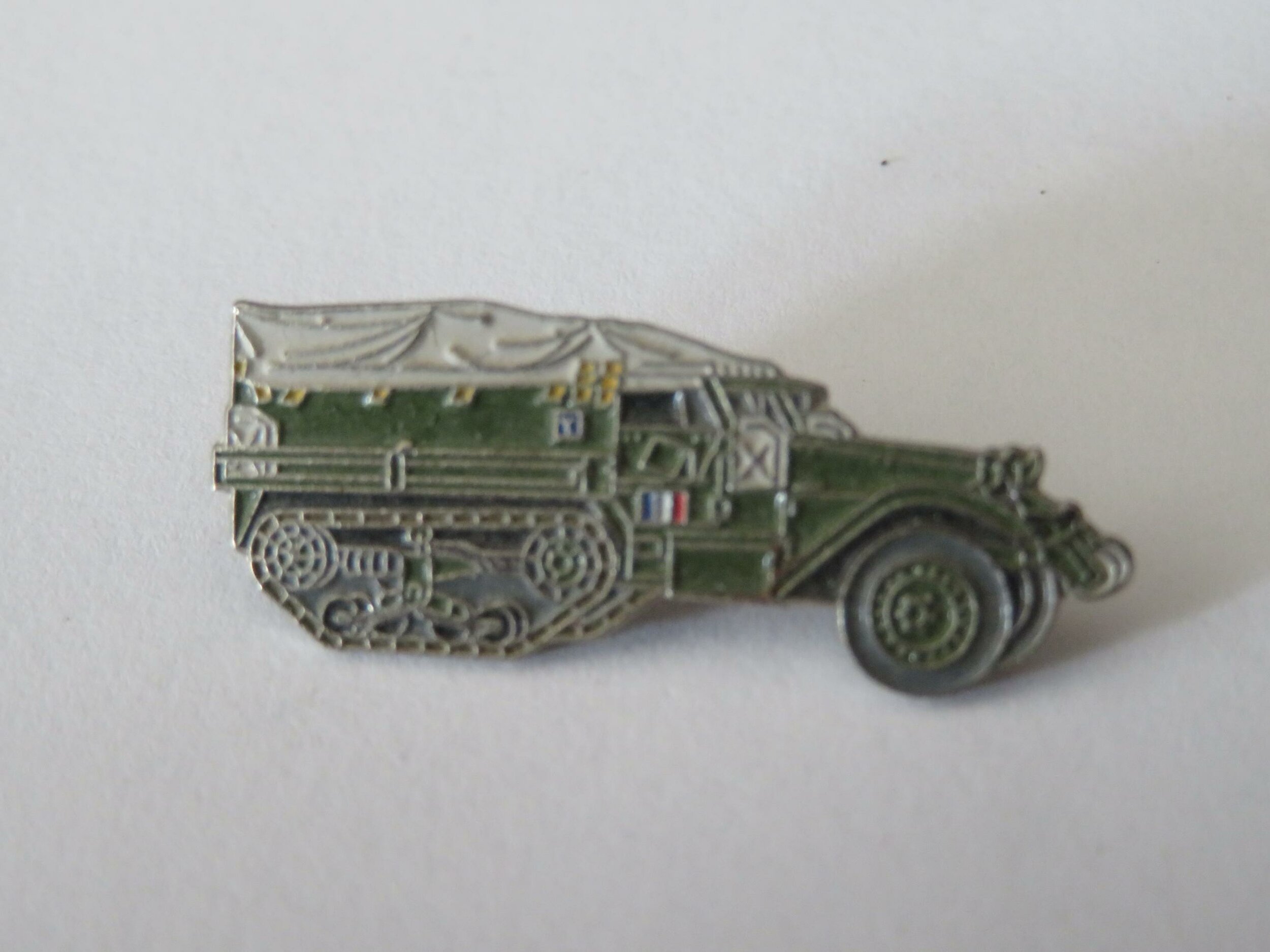 pins-autocar-m3-half-track-militaire-editions-atlas