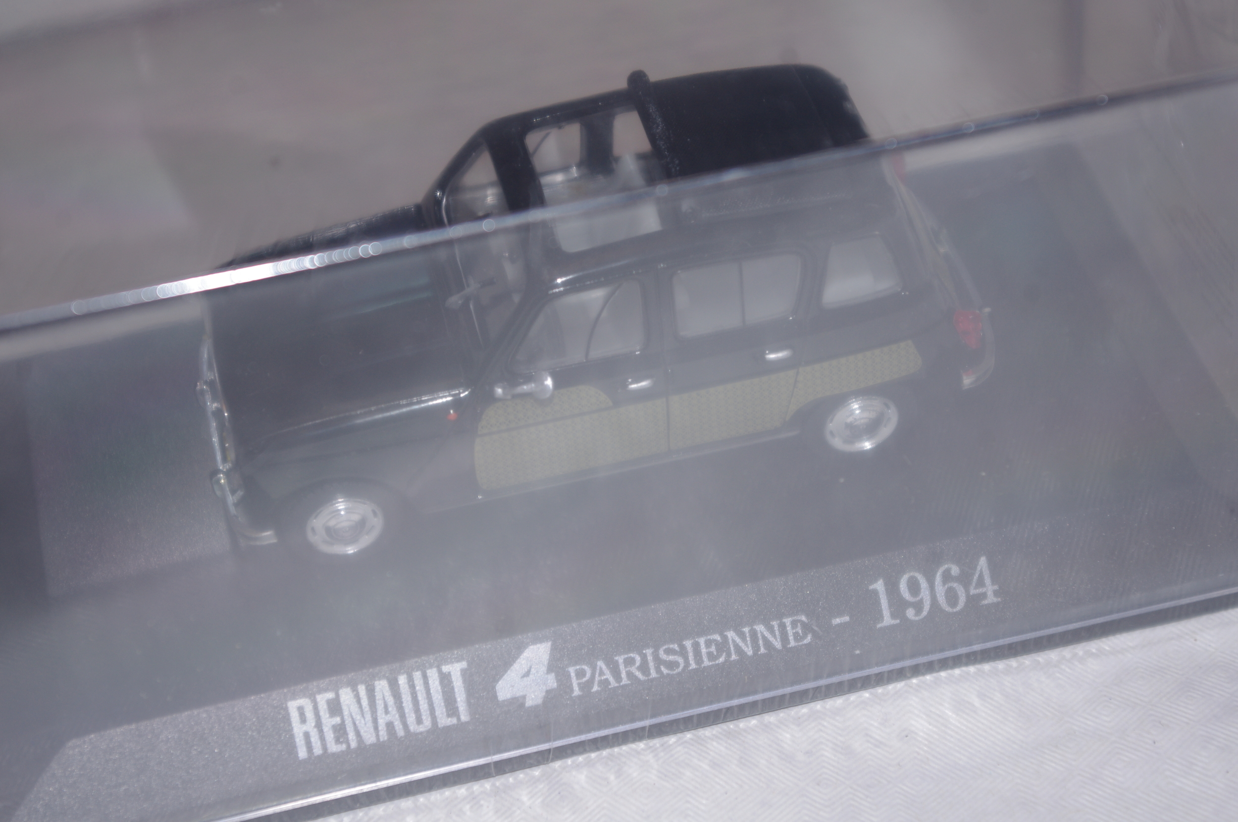 renault-4-parisienne-1964-r4-Universal-hobbies-lemasterbrockers