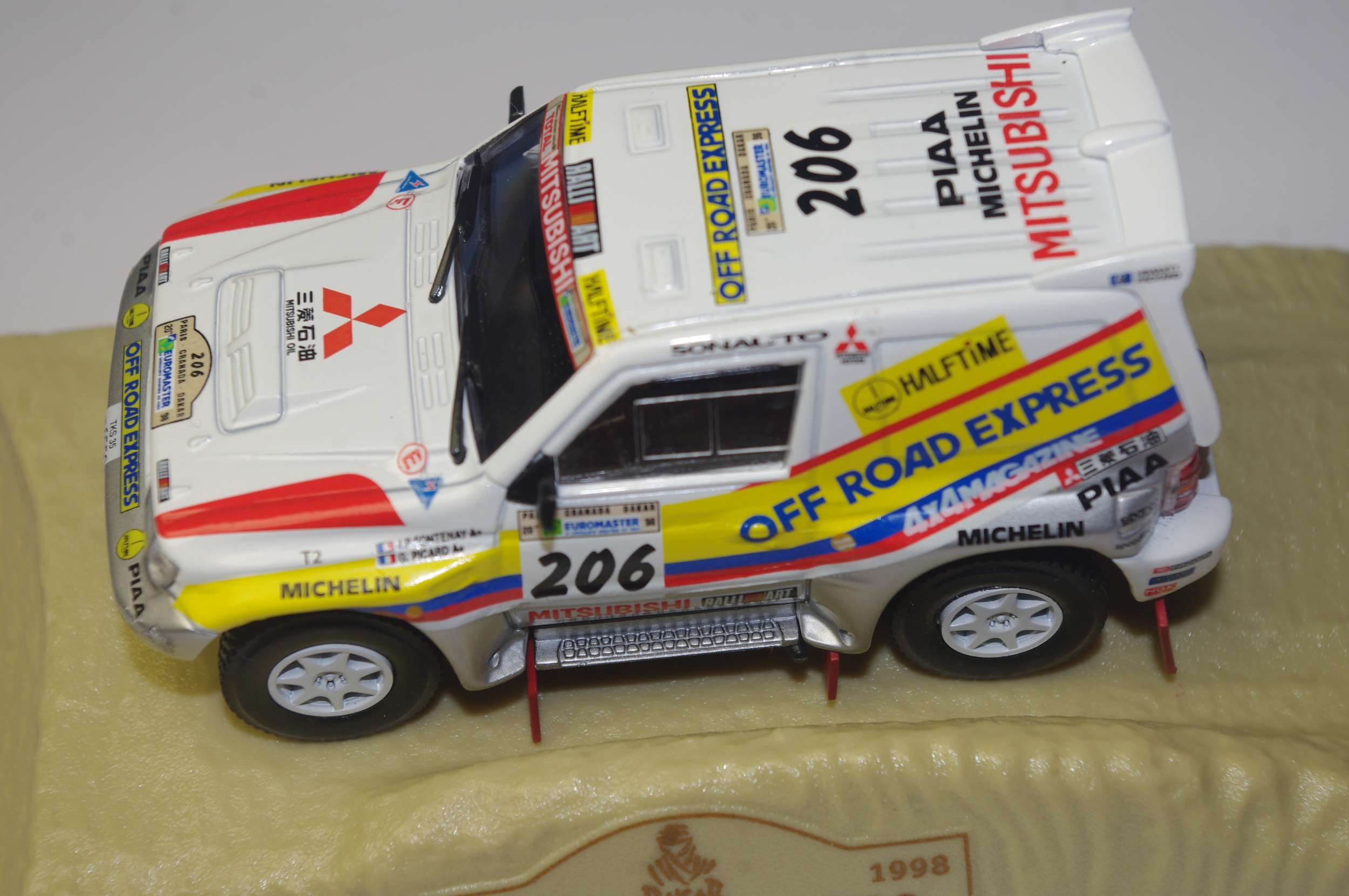 MITSUBISHI-PAJERO-JFONTENAY-PICARD-LEMASTERBROCKERS-NOREV