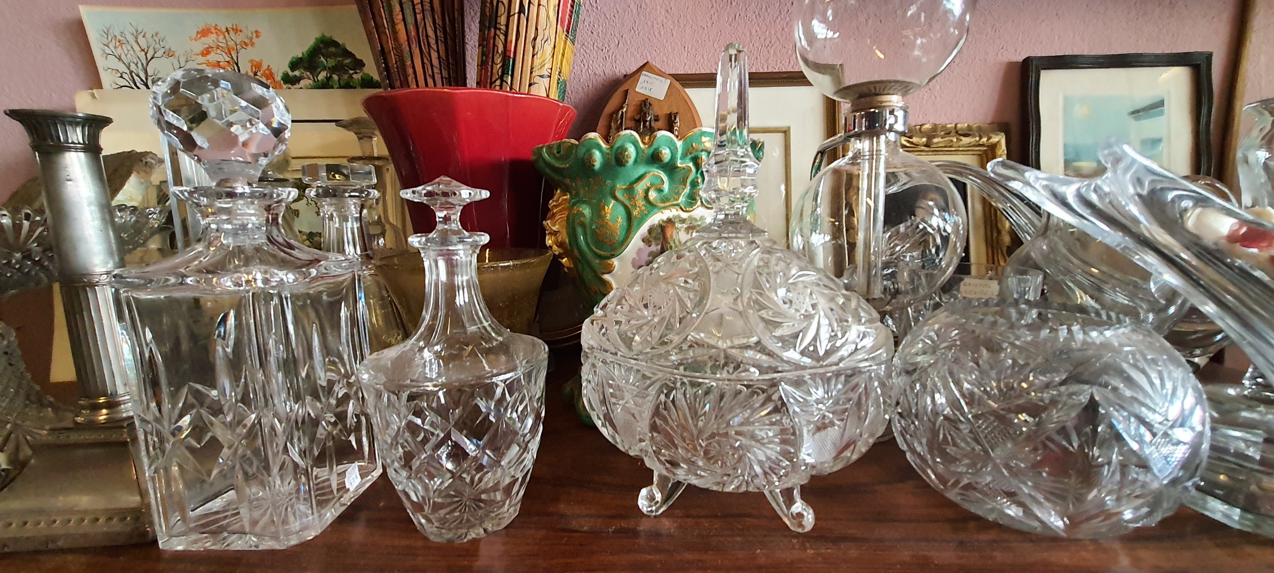 BROCANTE & DES BIBELOTS DIVERS