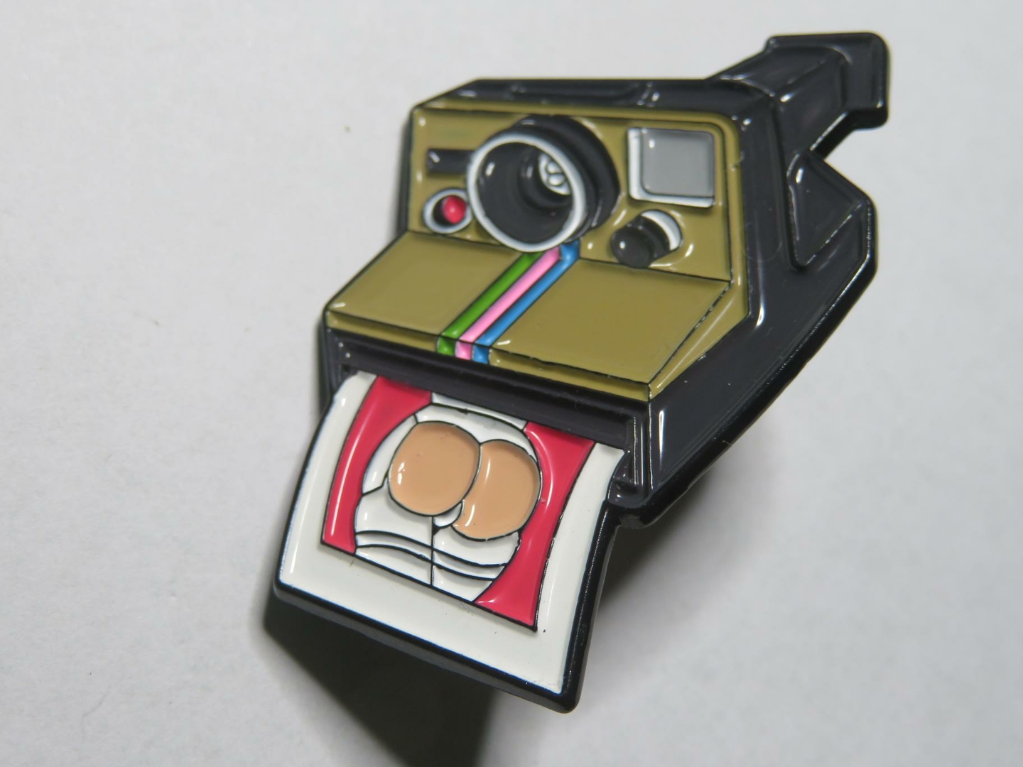 Lacoste et Polaroid lancent un appareil photo Polaroid 600 en édition