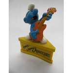 FIGURINE SCHTROUMPF BASSISTE GUITARE JOYEUX ANNIVERSAIRE 1980