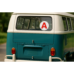 A JEUNE CONDUCTEUR DE COMBI VAN