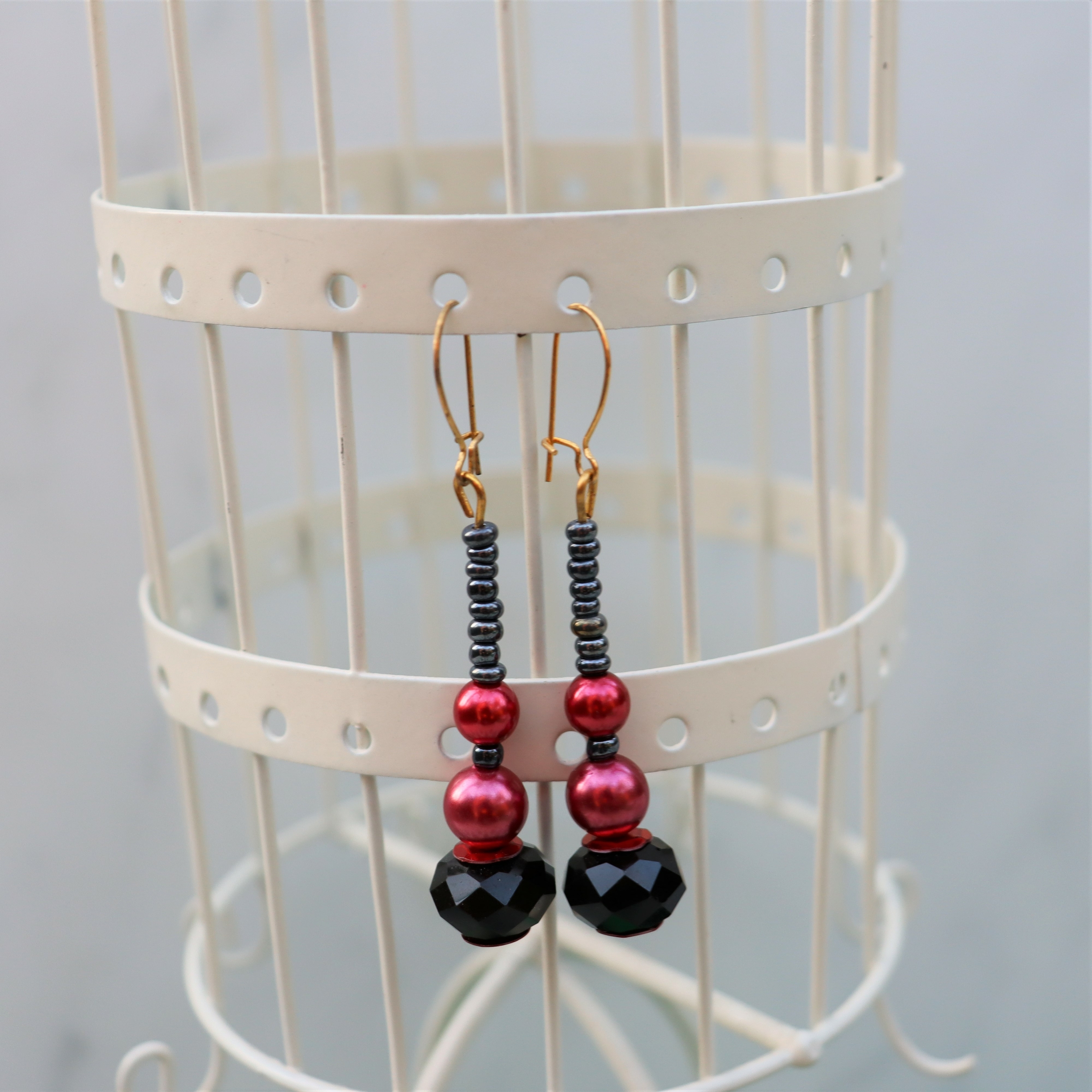 Boucles d\'oreilles Facettes Noir et Rouge Coquelicot