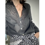 Chemise noire broderie