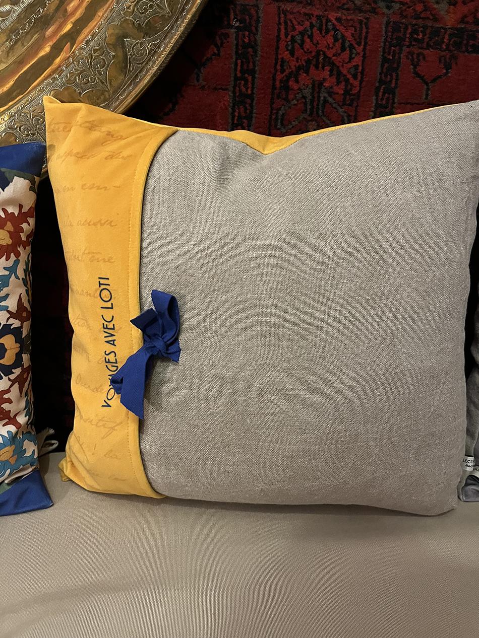 dos coussin jaune