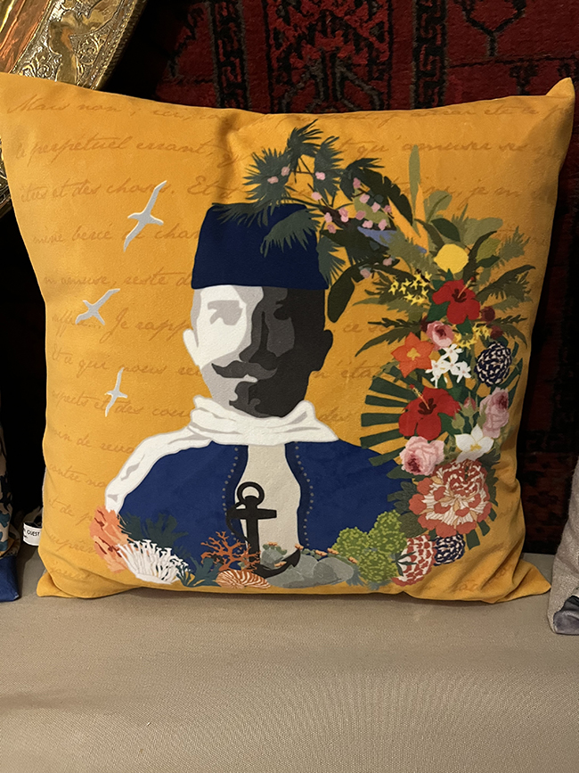 coussin loti jaune