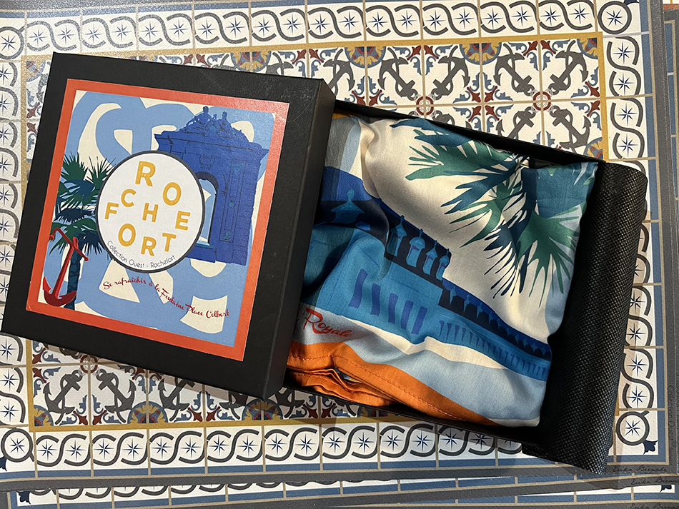 foulard rochefort packaging bleu