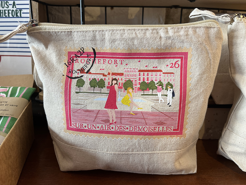 TRousse demoiselles