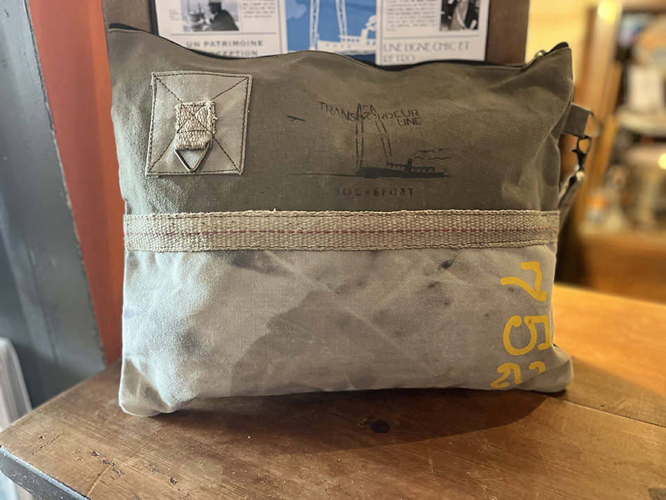 sac pochette gros plan 1