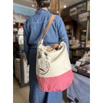 sac rose sur epaule