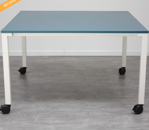 TABLE CARRE KALIDRO STEELCASES