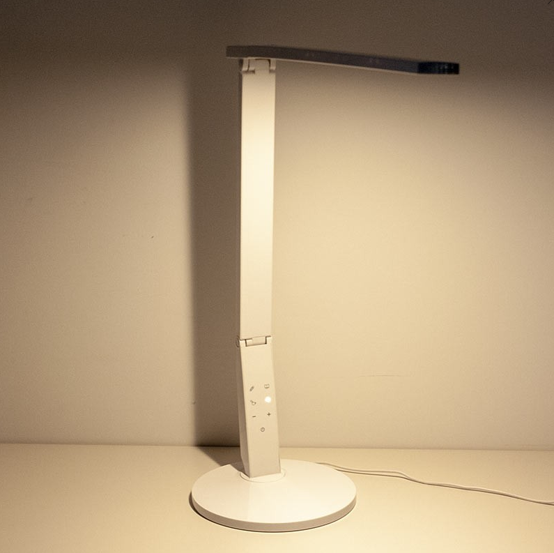 Lampe de bureau Led reglable en température déclairage