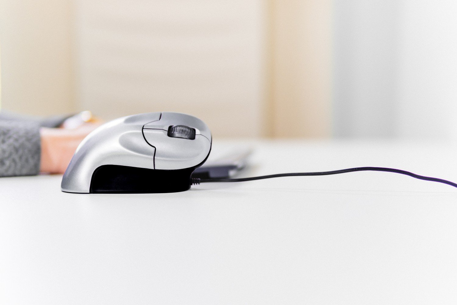 BakkerElkhuizen-grip-mouse-ergonomic-mice-1697184547-7