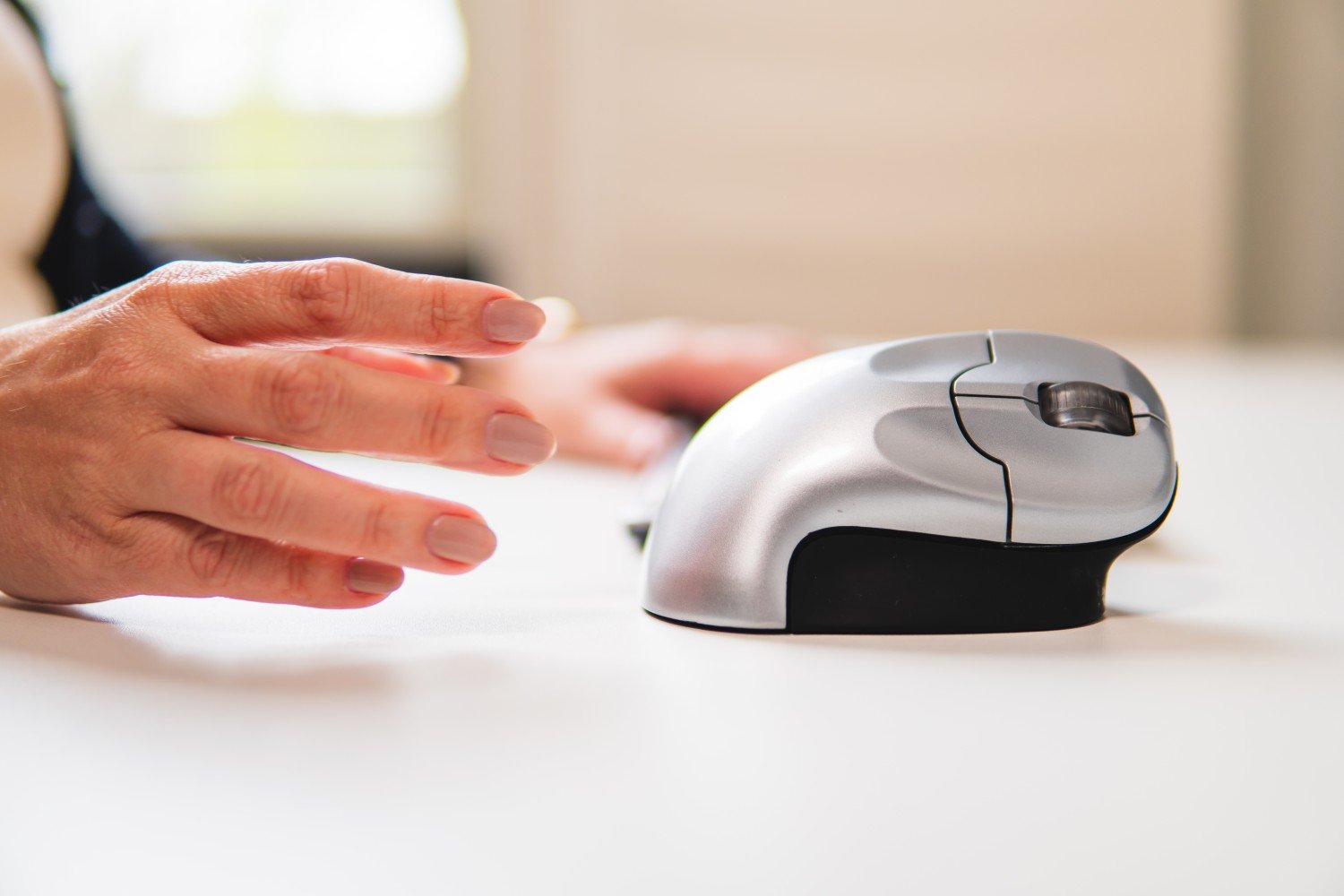 BakkerElkhuizen-grip-mouse-ergonomic-mice-1697184547-12