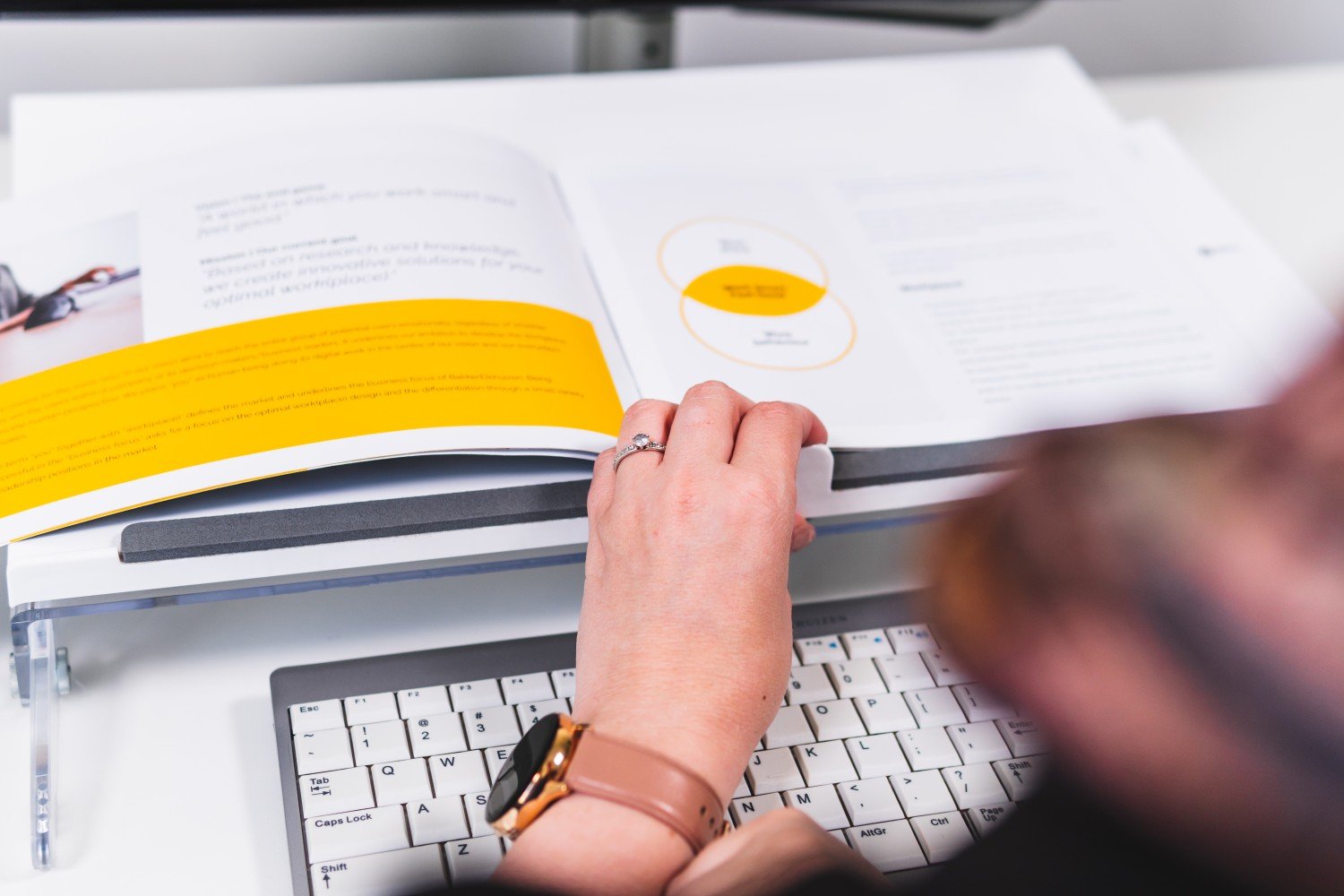 BakkerElkhuizen-flexdesk-630-document-holders-1697184549-8