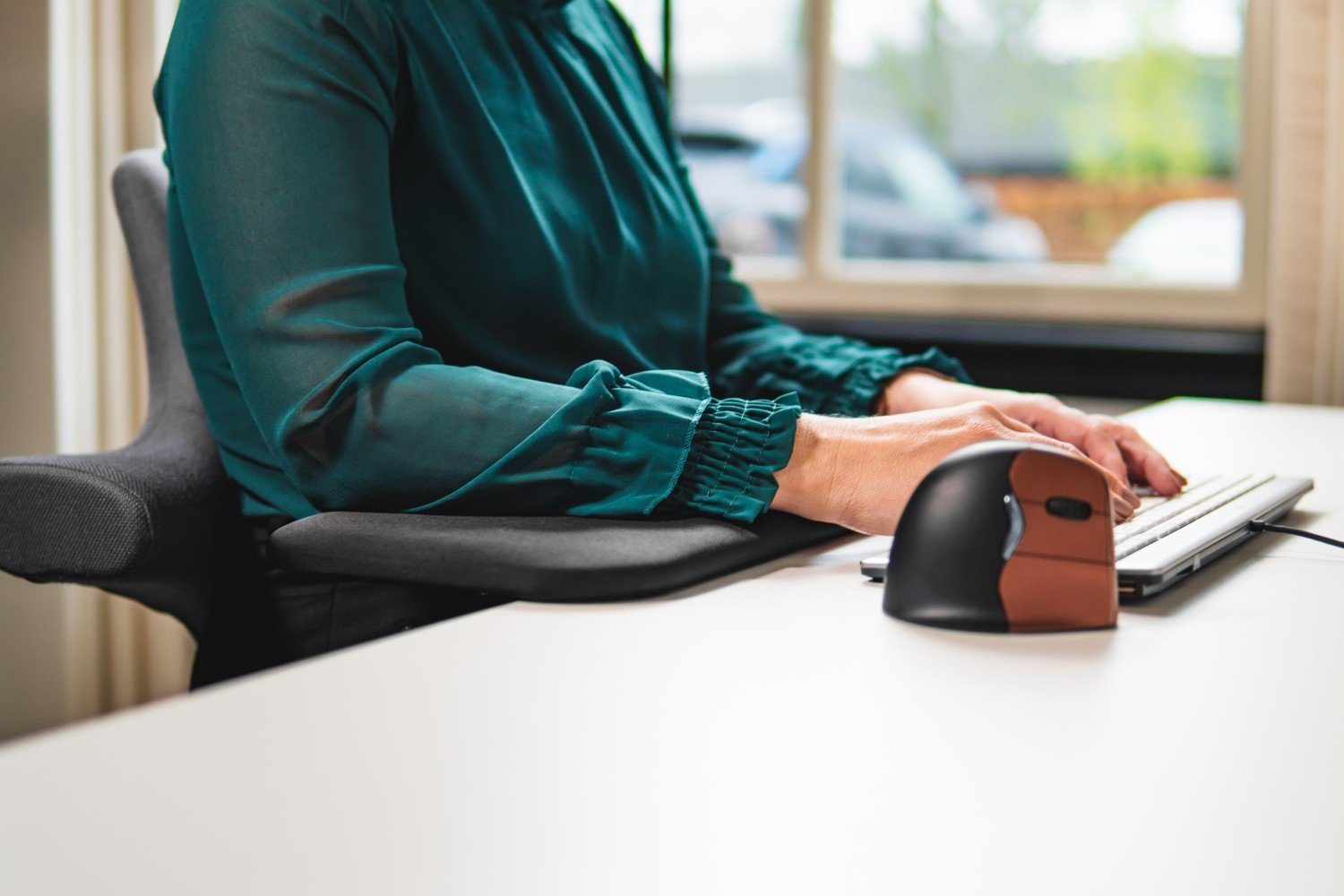 BakkerElkhuizen-underarm-support-symmetrical-mouse-pads-wrist-rests-1697184548-9