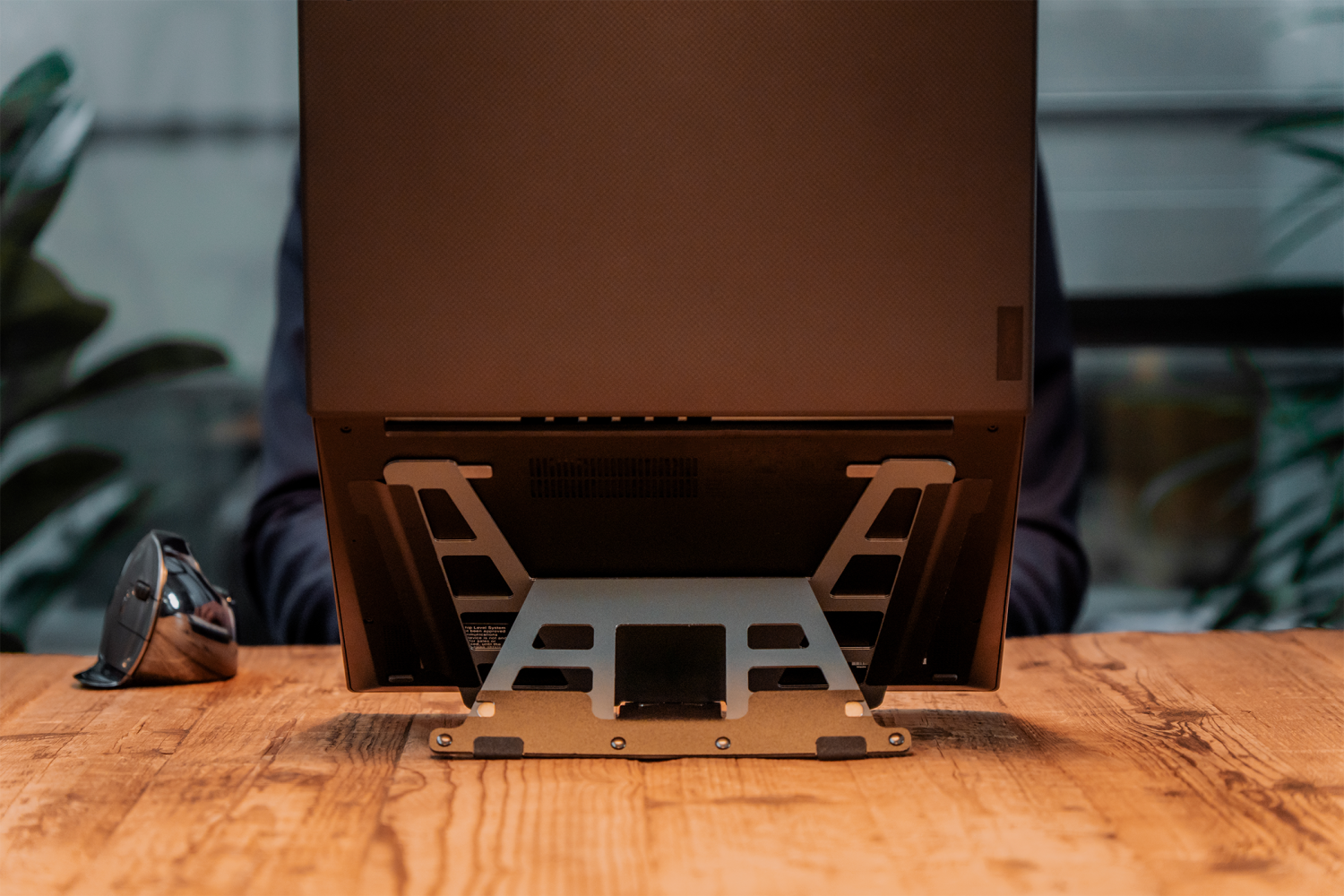 BakkerElkhuizen-ultrastand-universal-laptop-stands-1697184547-4