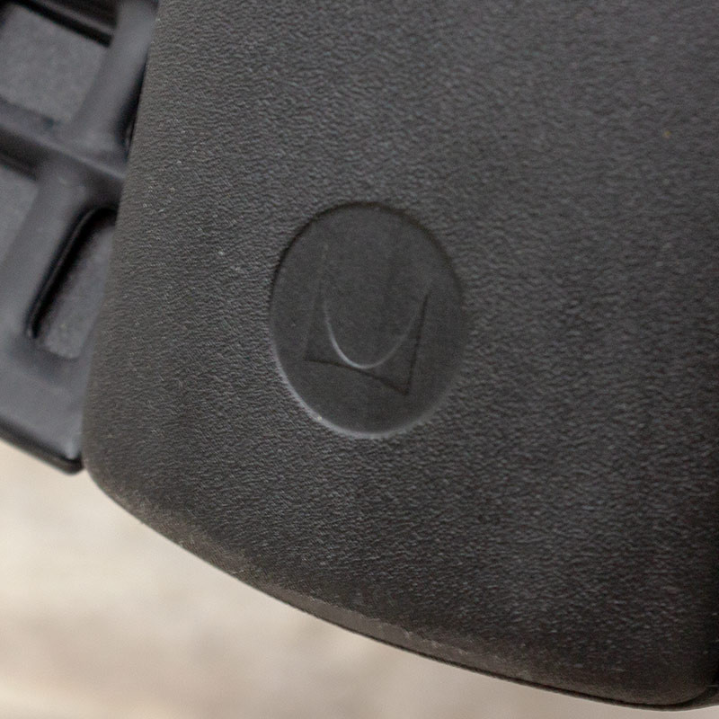 herman-miller-sayl-noir-logo-dosier