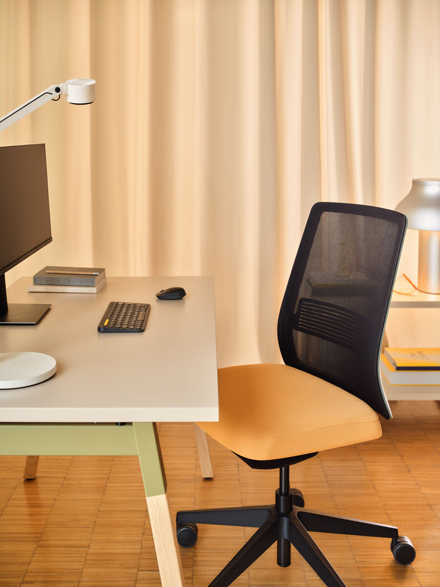 seating-office-chair-apex-mdd-17-6212-a61270-desk-ogi-w-beige-matt-ral6013_1