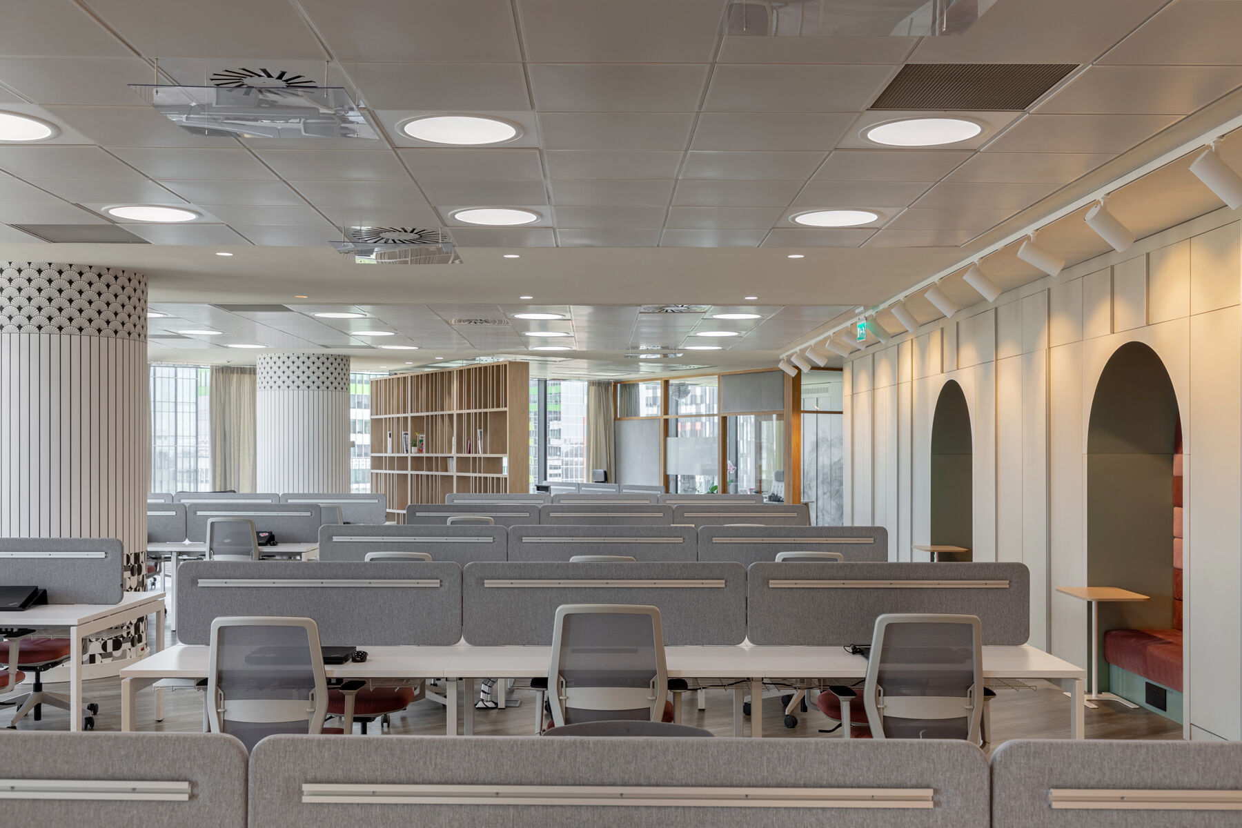 twin_regina-maria_-romania-architect-piano-terra_1_5 WHITE PASTEL RAL 9010 DESK SCREEN