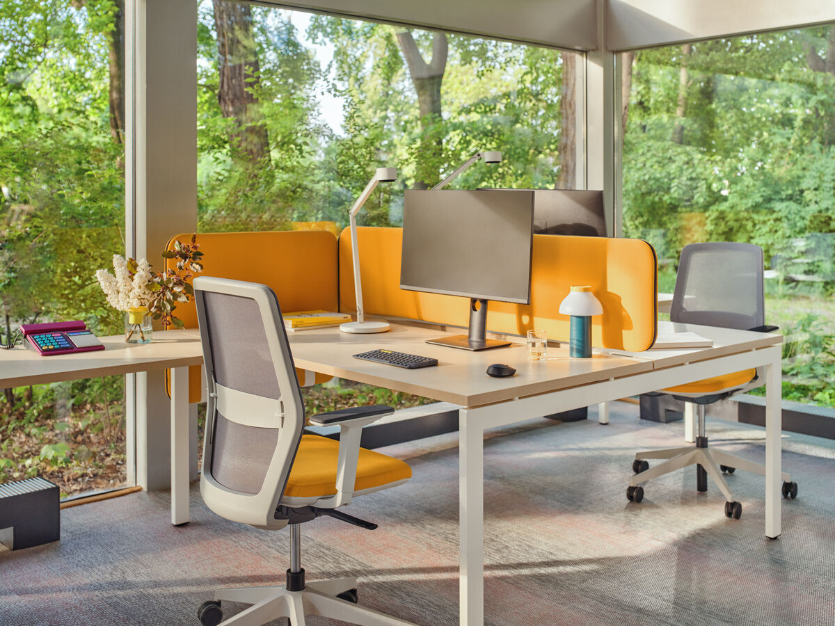 operative_desk_ogi_u_evo_chair_panel_sonic_ys072_3_male_2_1