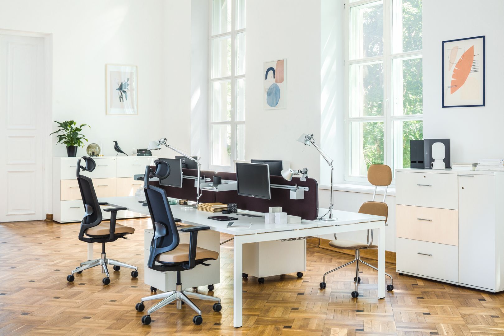 workstation-desk-ogi-mdd-15 WHITE PANEL RAL 9010