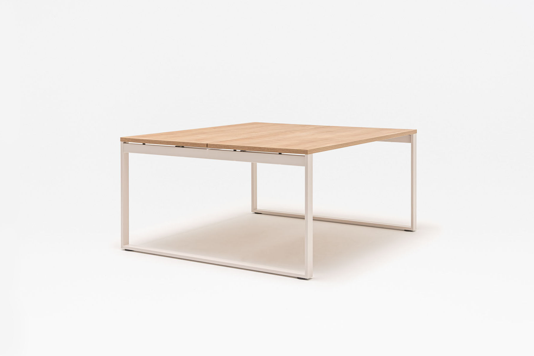 desk_ogi_q_168_natural_oak_ral9010_panel_sonic_mc249661008_1__1