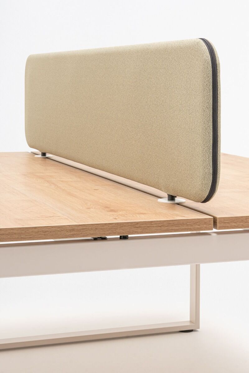 desk_ogi_q_168_natural_oak_ral9010_panel_sonic_mc249661008_4_1