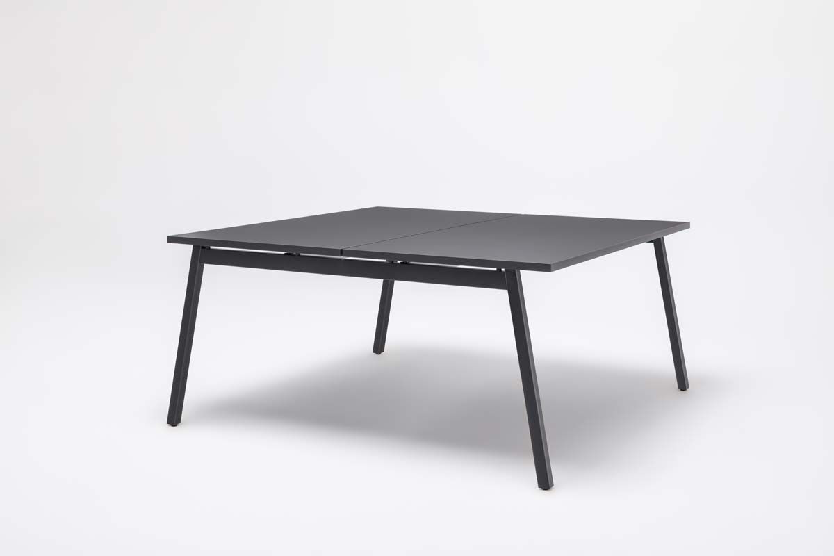 ogi-m-BENCH black RAL9005-pcksh-1_1