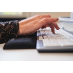 BakkerElkhuizen-trapezium-ergo-wrist-rest-compact-mouse-pads-wrist-rests-1697184549-9