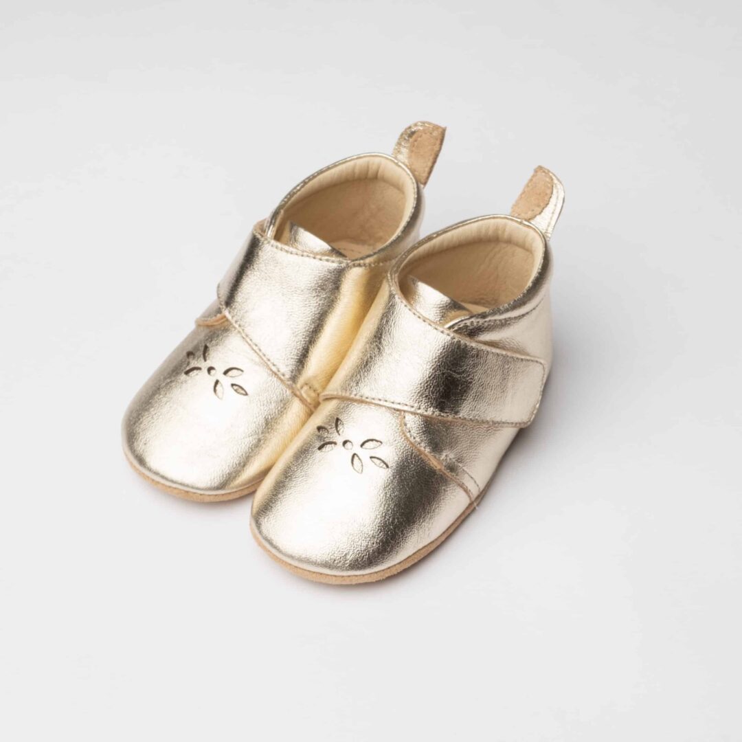 chaussons en cuir souple bébé doré made in Portugal deux bouts
