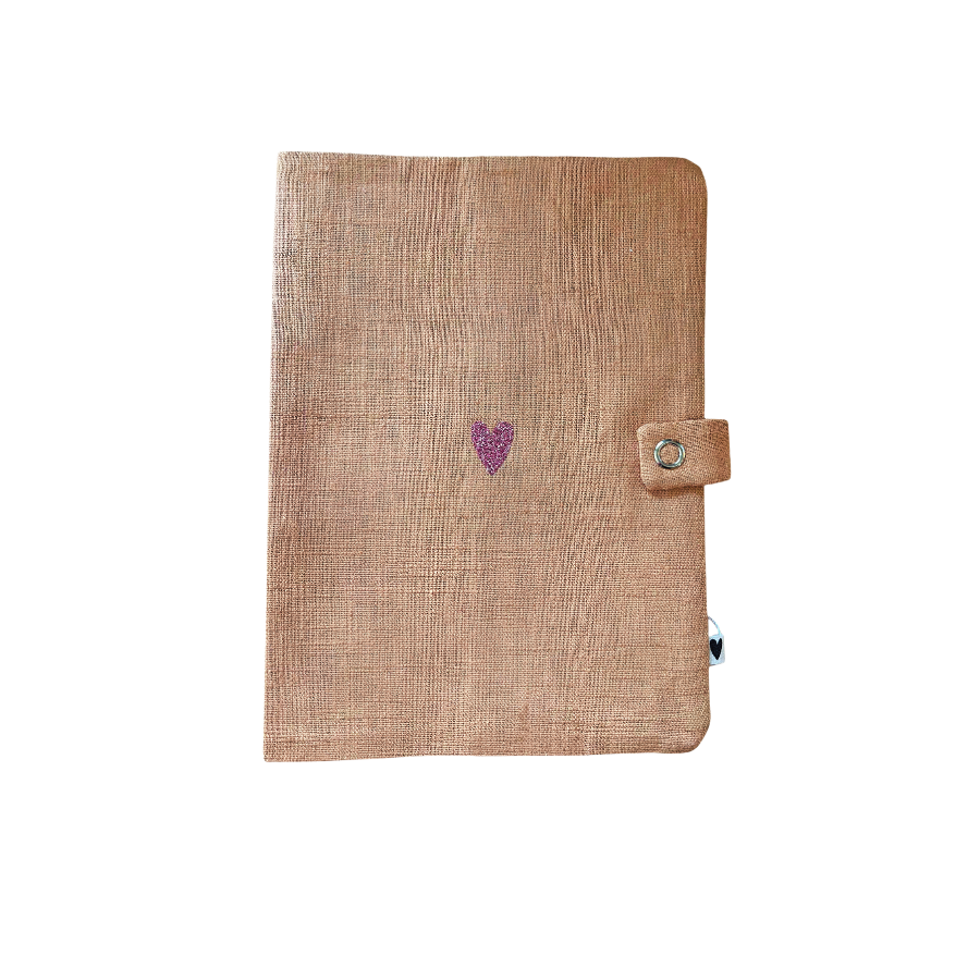 Protège carnet de santé en lin camel - coeur rose pailleté